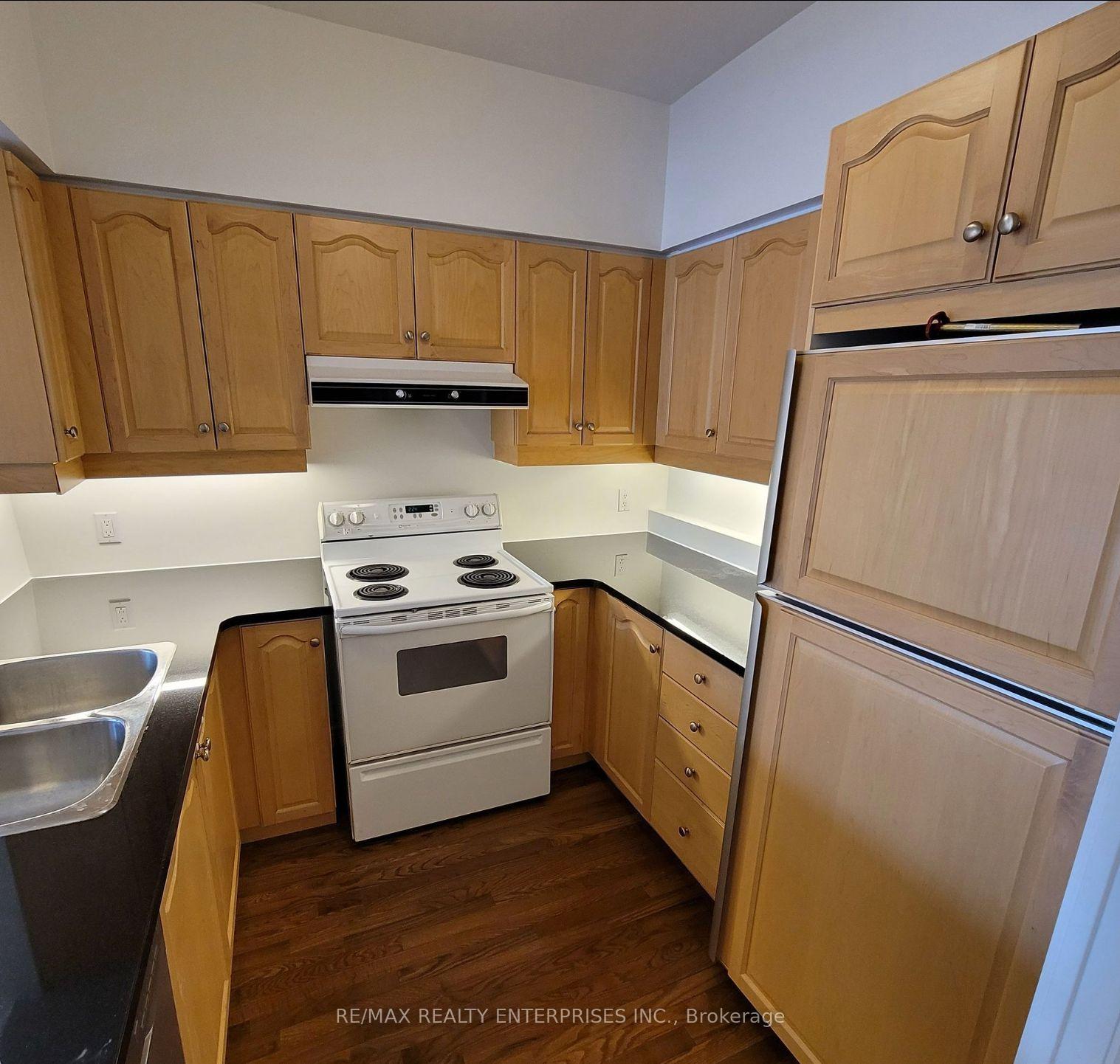 Photo 8 of Unit 408, 2 Edith Drive, Toronto, Yonge-Eglinton — HOMEH