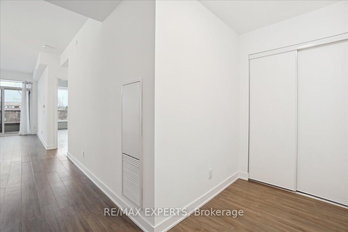 Photo 7 of Unit 209, 681 Yonge Street, Barrie, Painswick South — HOMEH