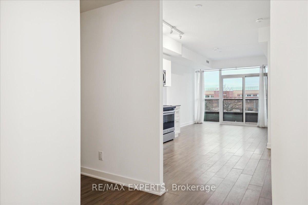Photo 8 of Unit 209, 681 Yonge Street, Barrie, Painswick South — HOMEH
