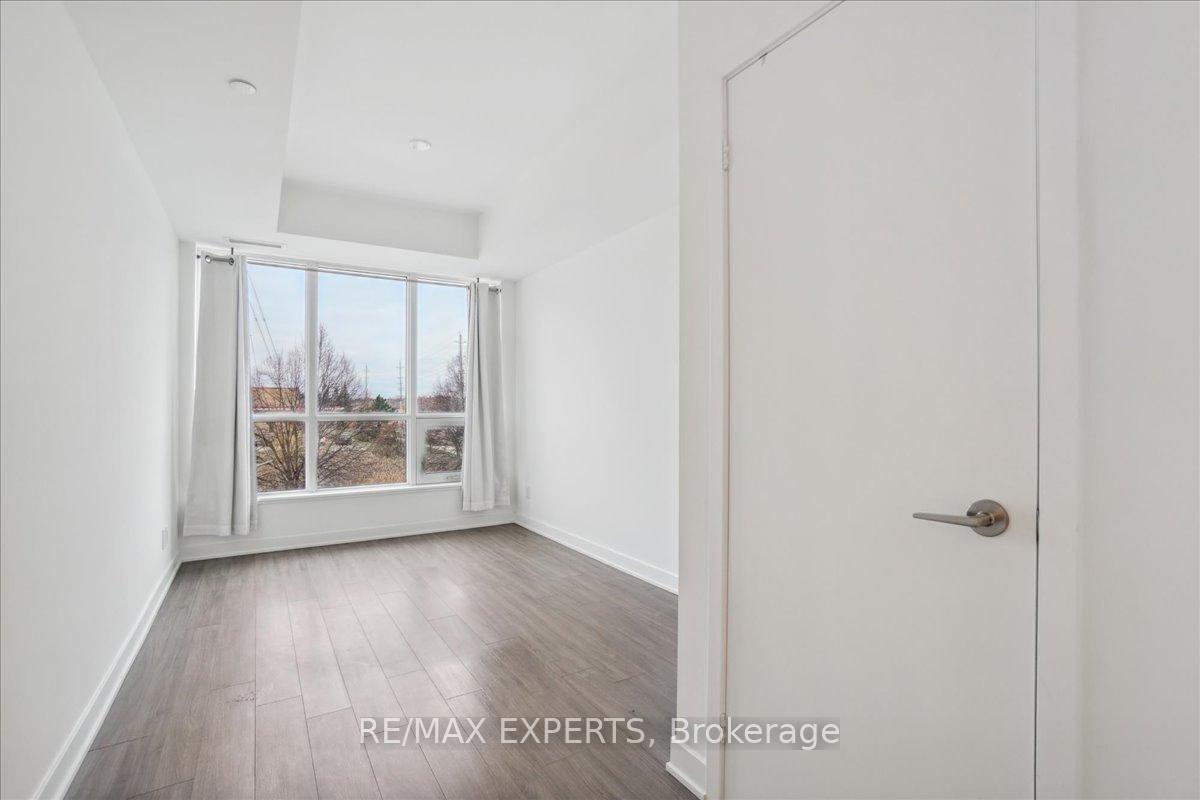 Photo 15 of Unit 209, 681 Yonge Street, Barrie, Painswick South — HOMEH