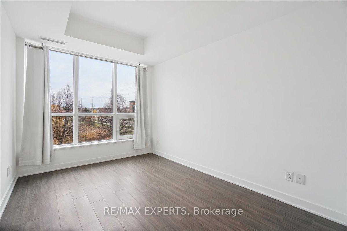 Photo 16 of Unit 209, 681 Yonge Street, Barrie, Painswick South — HOMEH