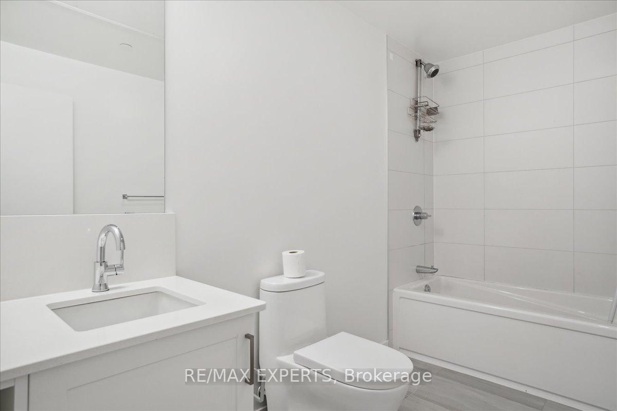 Photo 21 of Unit 209, 681 Yonge Street, Barrie, Painswick South — HOMEH