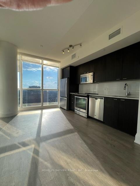 Photo 3 of Unit 2102, 30 Roehampton Avenue, Toronto, Mount Pleasant West — HOMEH