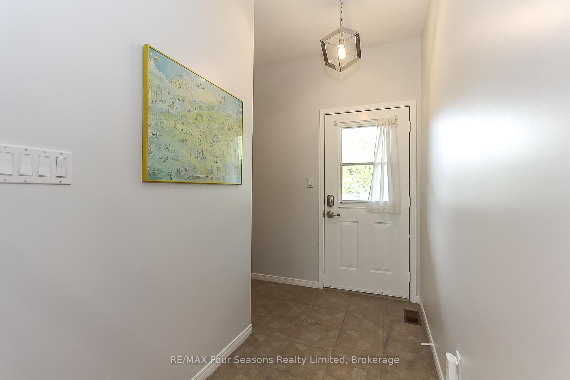 Photo 7 of 919 Cedar Pointe Court, Collingwood — HOMEH