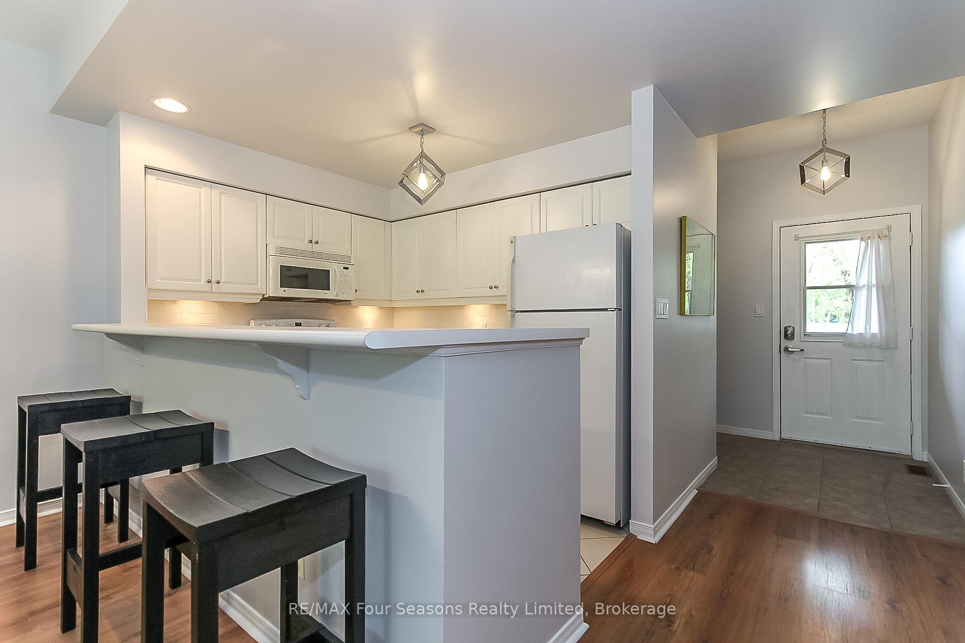 Photo 8 of 919 Cedar Pointe Court, Collingwood — HOMEH
