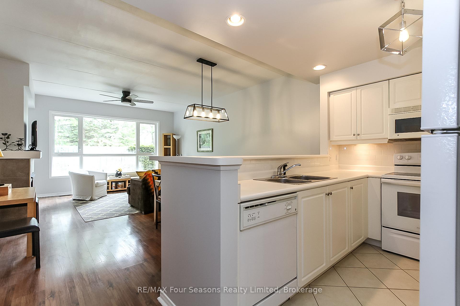 Photo 9 of 919 Cedar Pointe Court, Collingwood — HOMEH