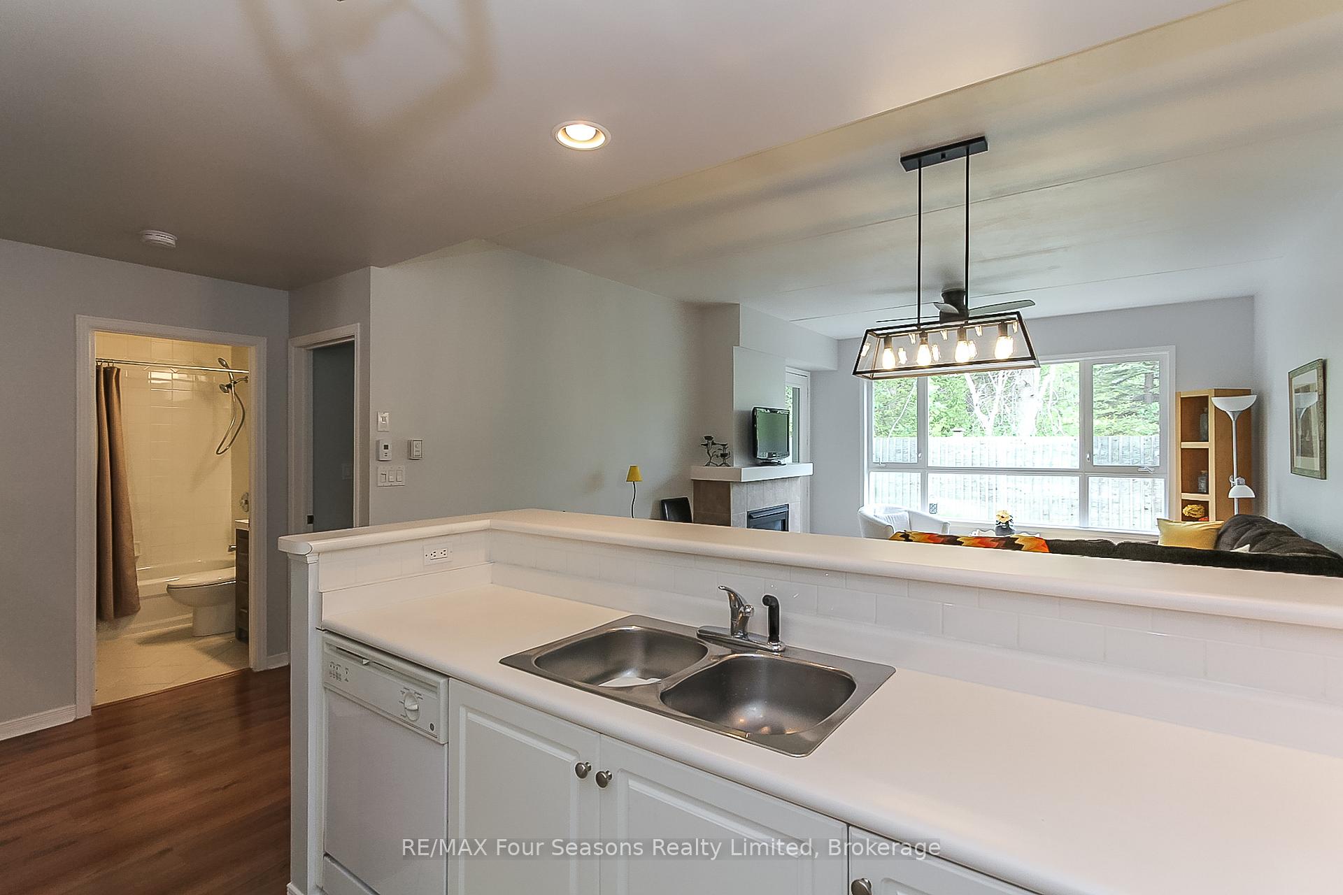 Photo 11 of 919 Cedar Pointe Court, Collingwood — HOMEH