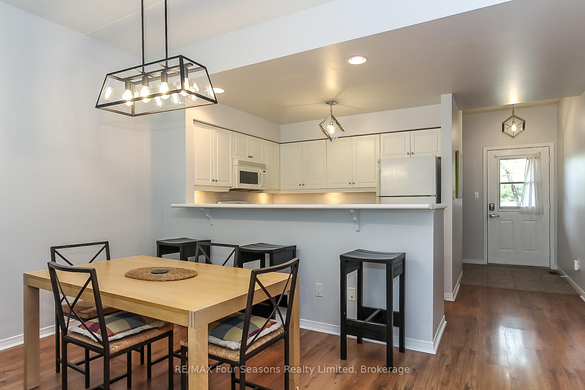 Photo 13 of 919 Cedar Pointe Court, Collingwood — HOMEH