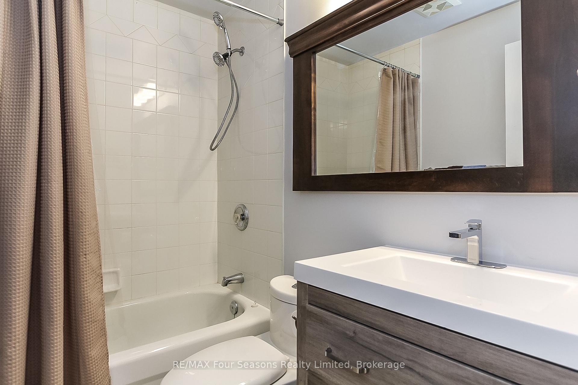 Photo 26 of 919 Cedar Pointe Court, Collingwood — HOMEH
