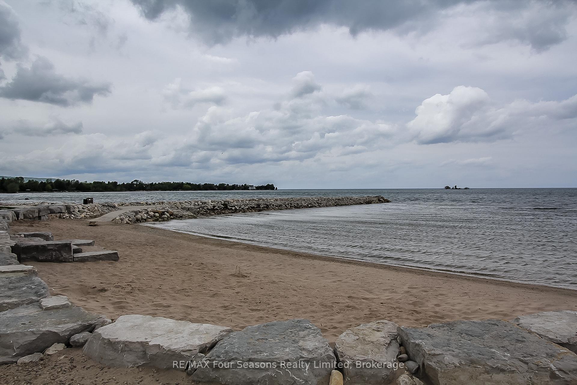 Photo 30 of 919 Cedar Pointe Court, Collingwood — HOMEH