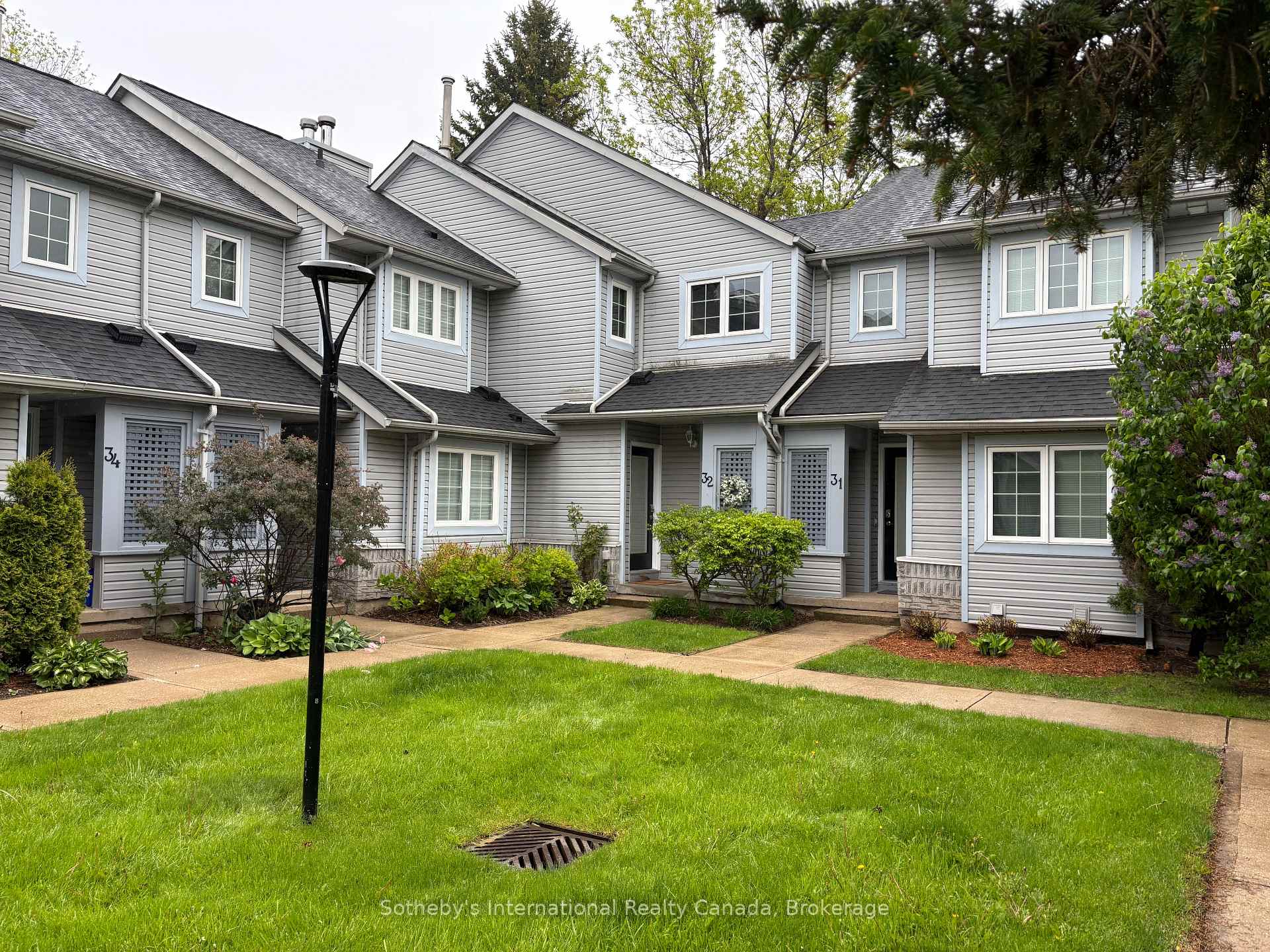 Front of Unit 32, 146 Settlers Way