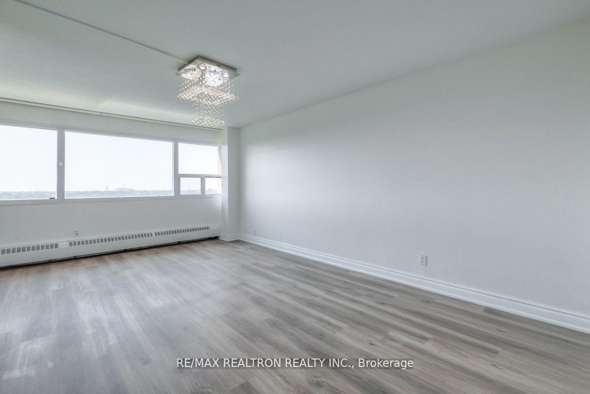 Photo 4 of Unit 1904, 100 Leeward Glenway, Toronto, Flemingdon Park — HOMEH
