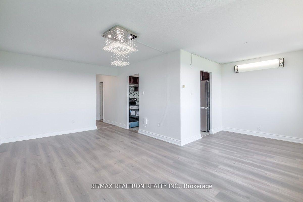 Photo 7 of Unit 1904, 100 Leeward Glenway, Toronto, Flemingdon Park — HOMEH