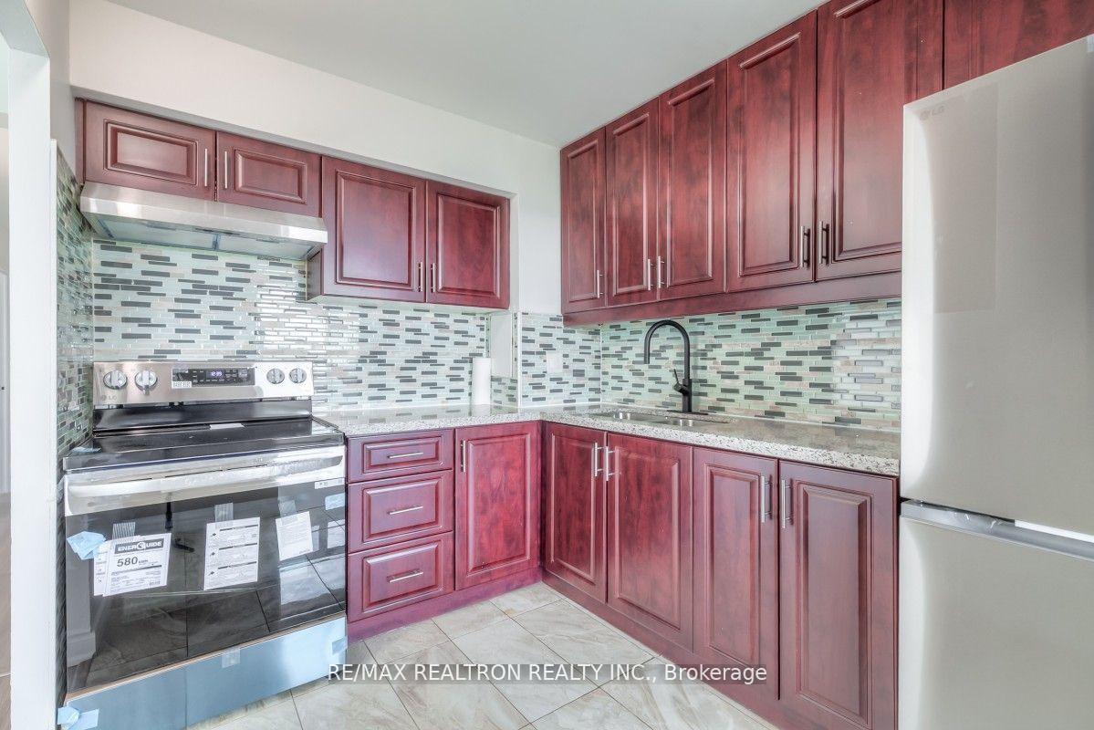 Photo 9 of Unit 1904, 100 Leeward Glenway, Toronto, Flemingdon Park — HOMEH