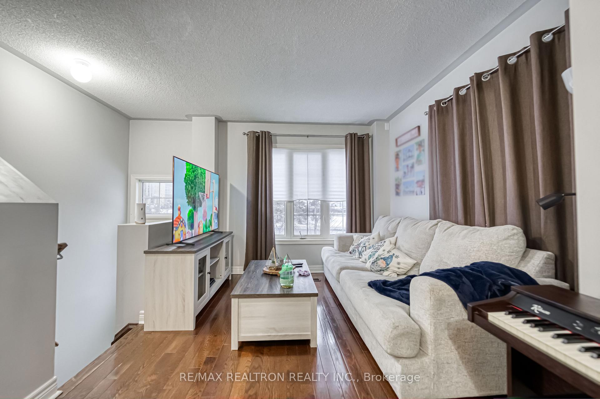 Photo 3 of 29 Cooperage Lane, Ajax, Central — HOMEH