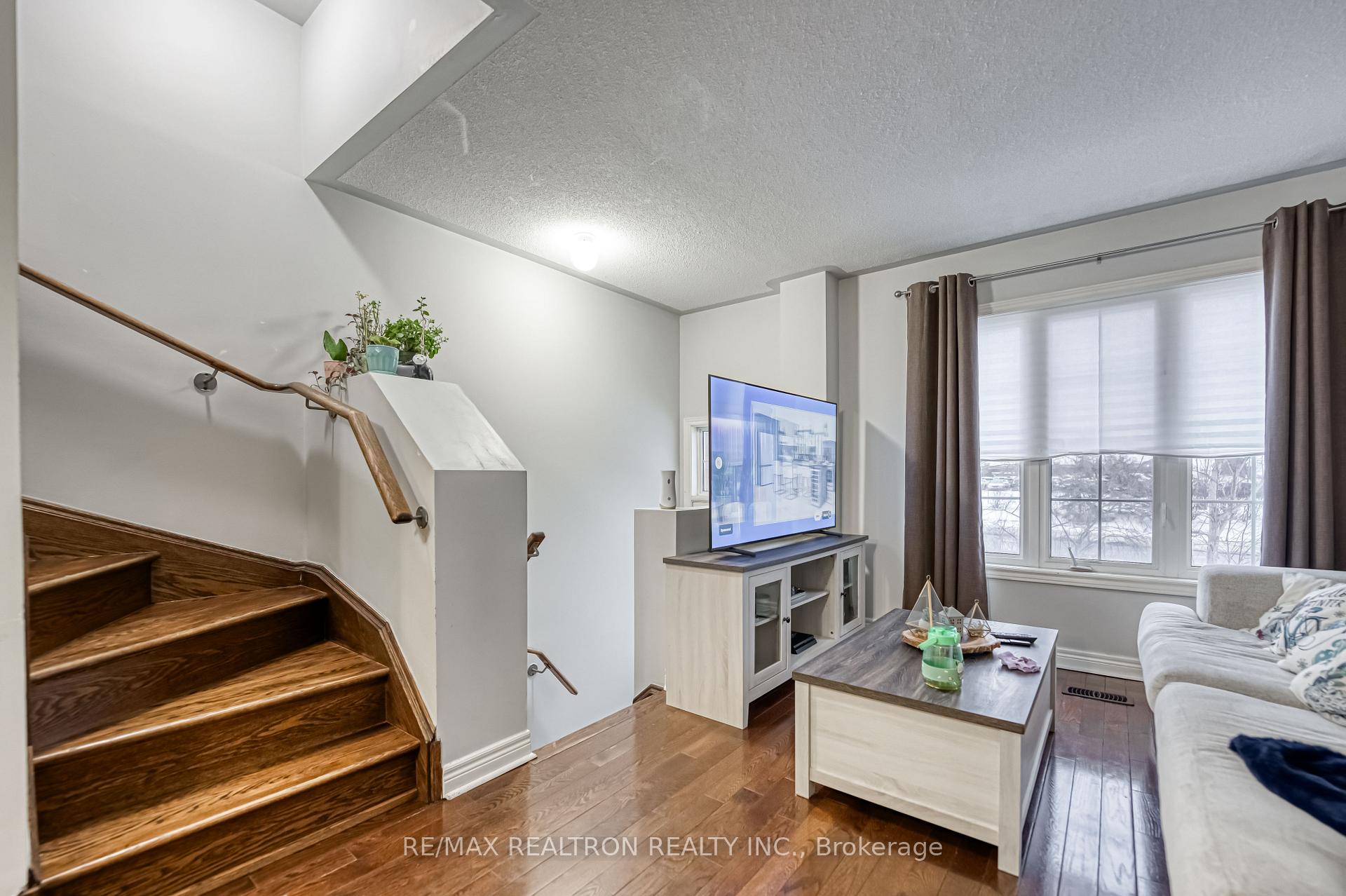 Photo 4 of 29 Cooperage Lane, Ajax, Central — HOMEH