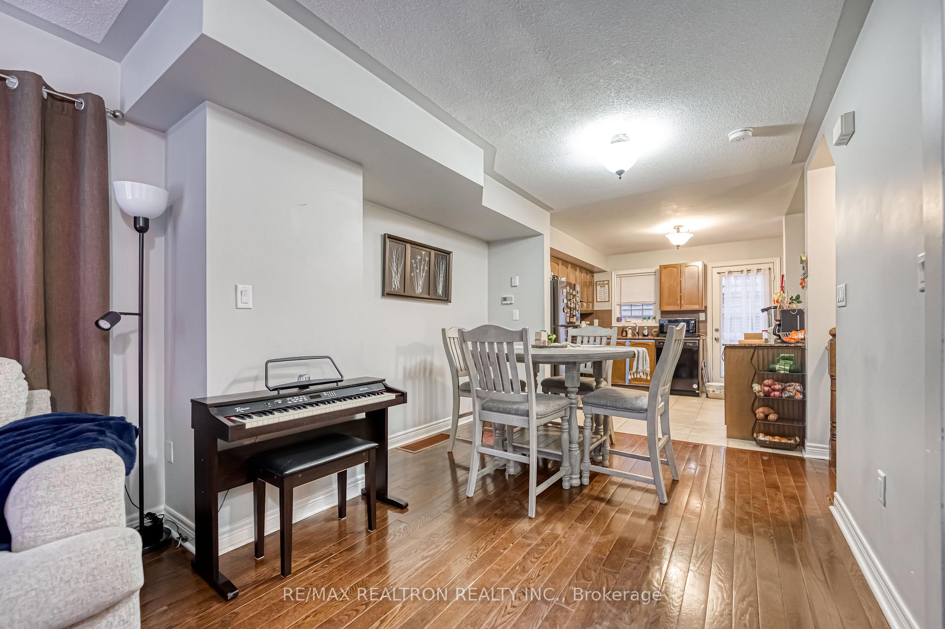 Photo 6 of 29 Cooperage Lane, Ajax, Central — HOMEH