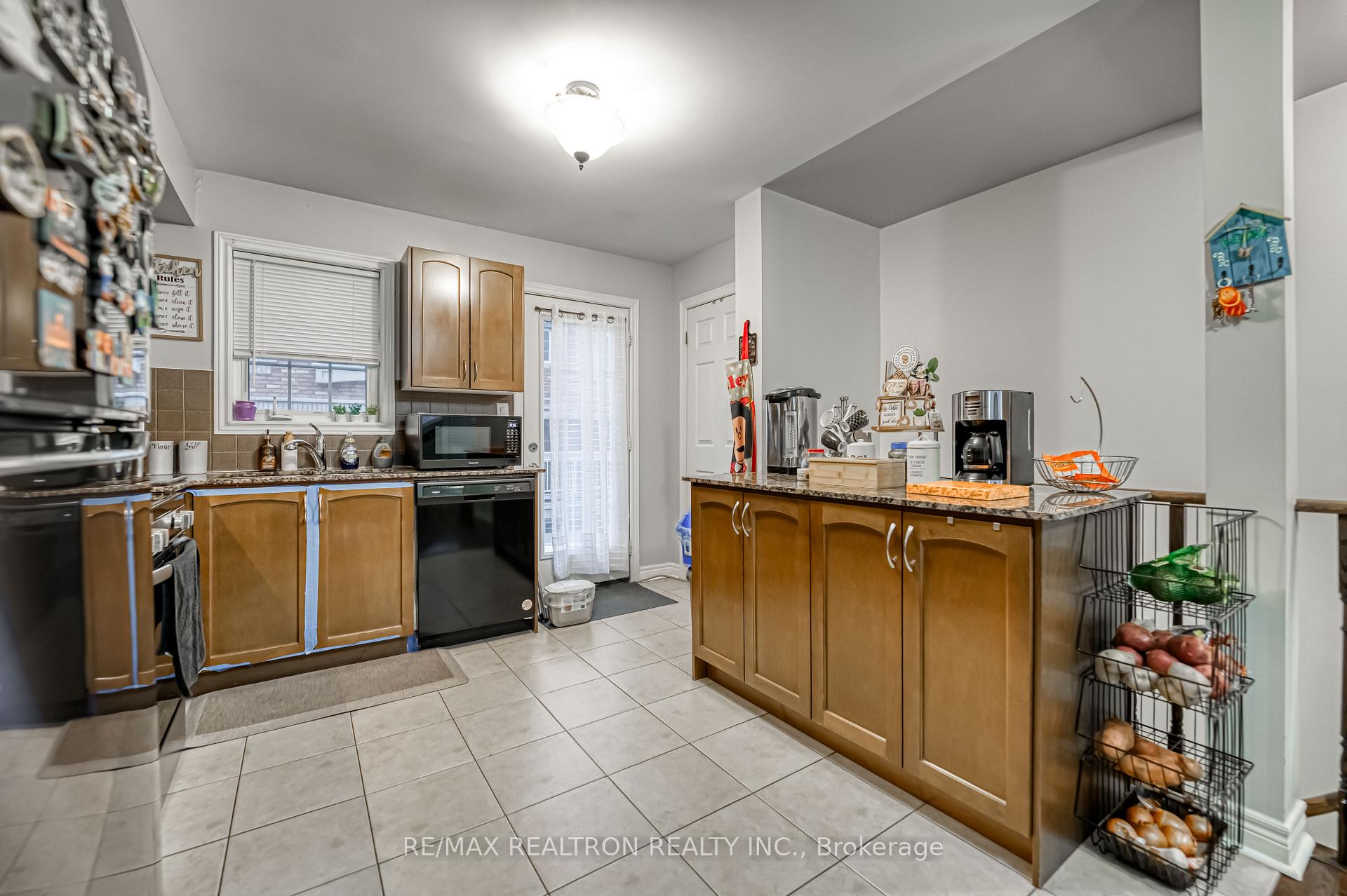 Photo 5 of 29 Cooperage Lane, Ajax, Central — HOMEH