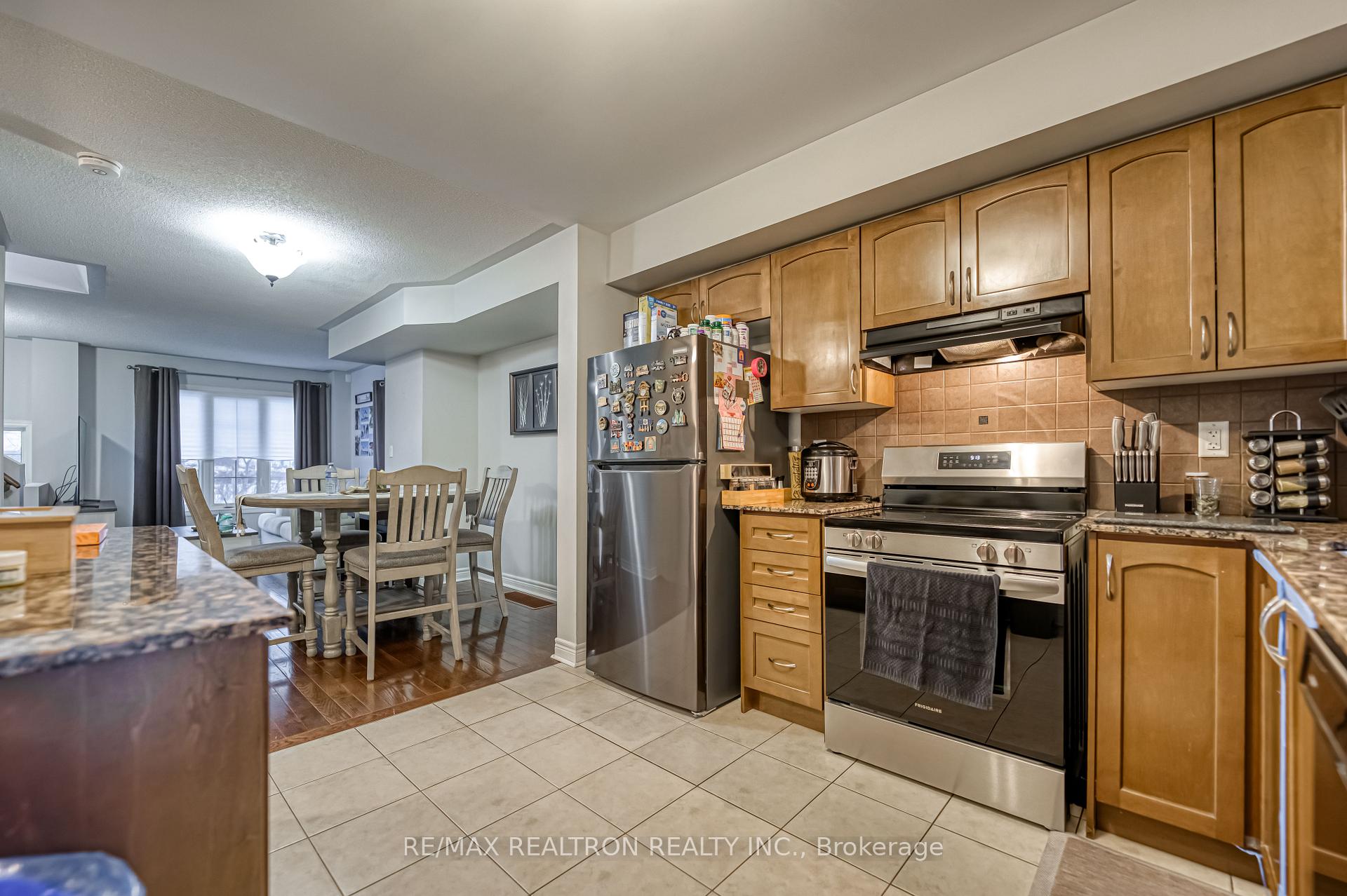 Photo 13 of 29 Cooperage Lane, Ajax, Central — HOMEH