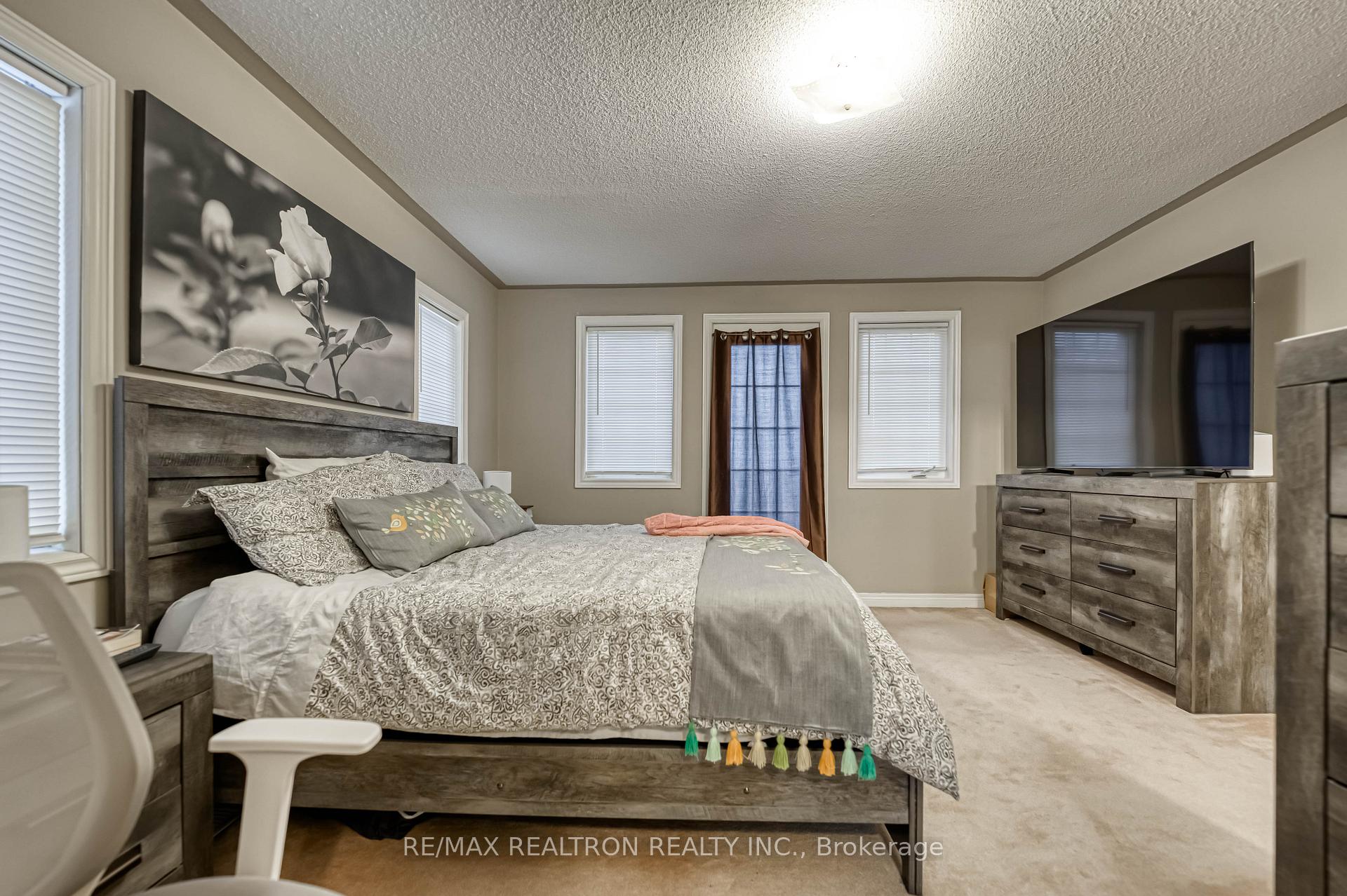 Photo 23 of 29 Cooperage Lane, Ajax, Central — HOMEH