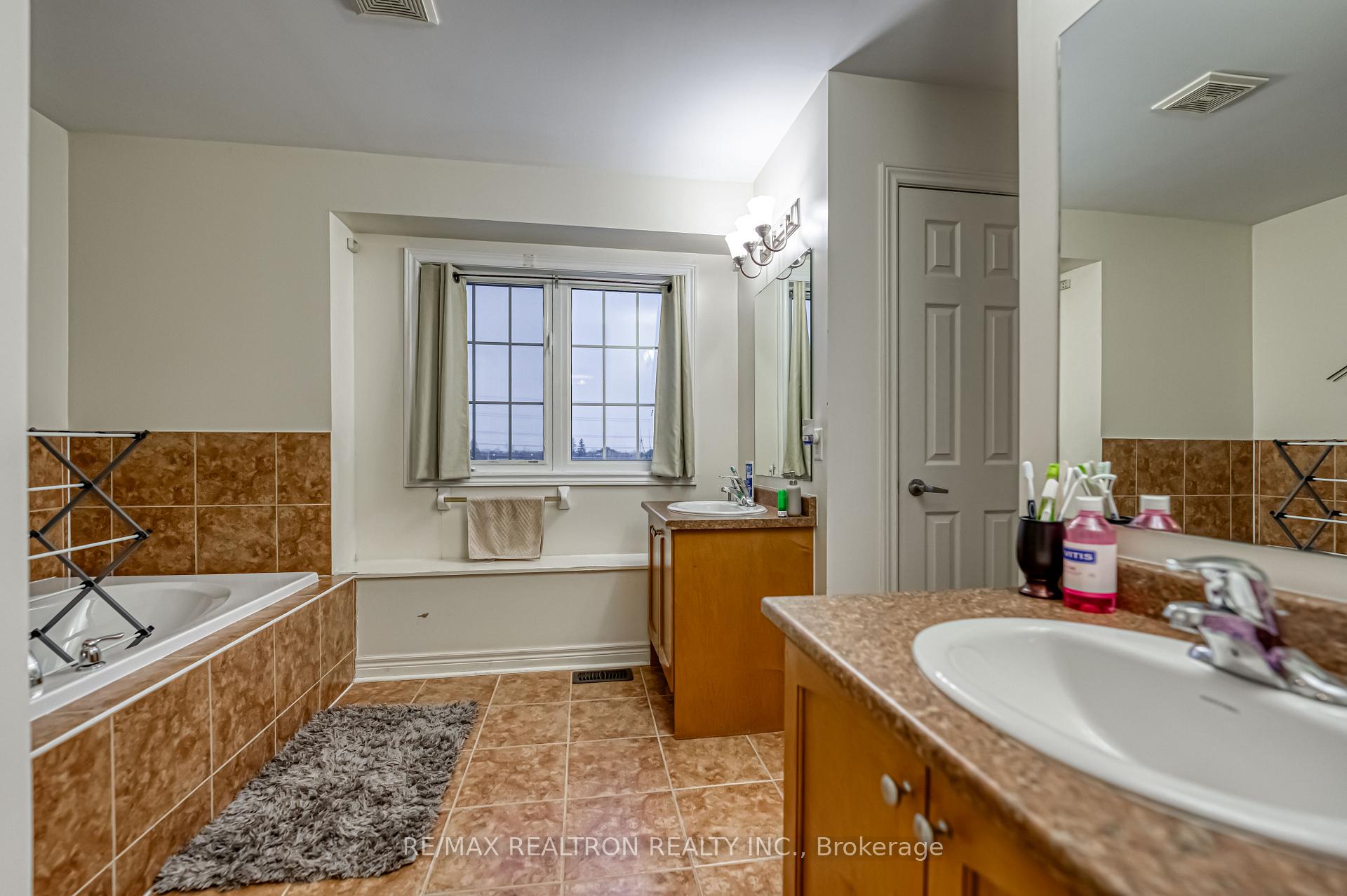 Photo 21 of 29 Cooperage Lane, Ajax, Central — HOMEH