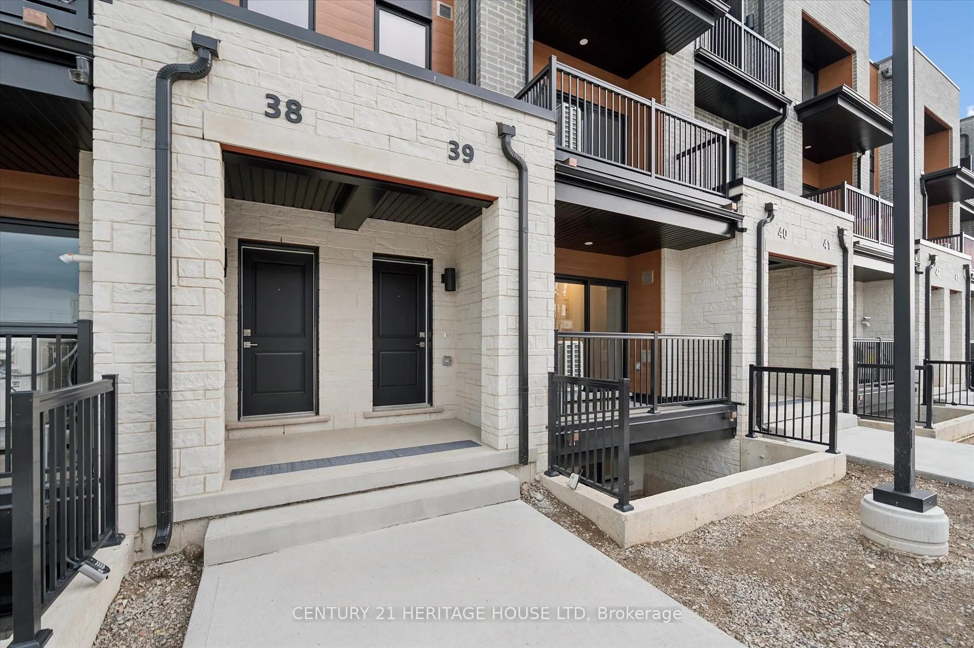 Photo 2 of Unit B039, 525 Erinbrook Drive, Kitchener, Laurentian Hills/Country Hills W — HOMEH