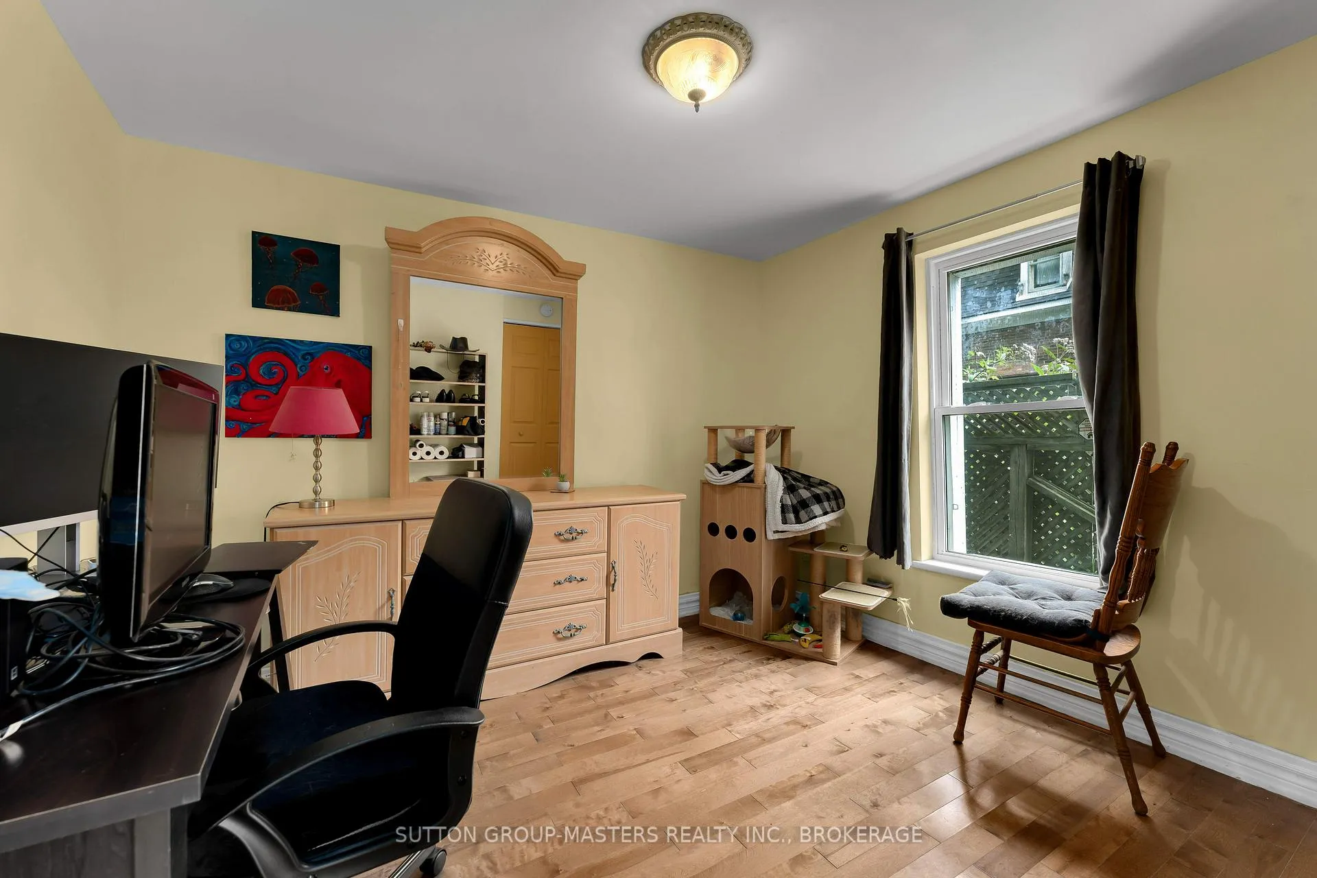Photo 18 of 60 Centre Street, Gananoque — HOMEH