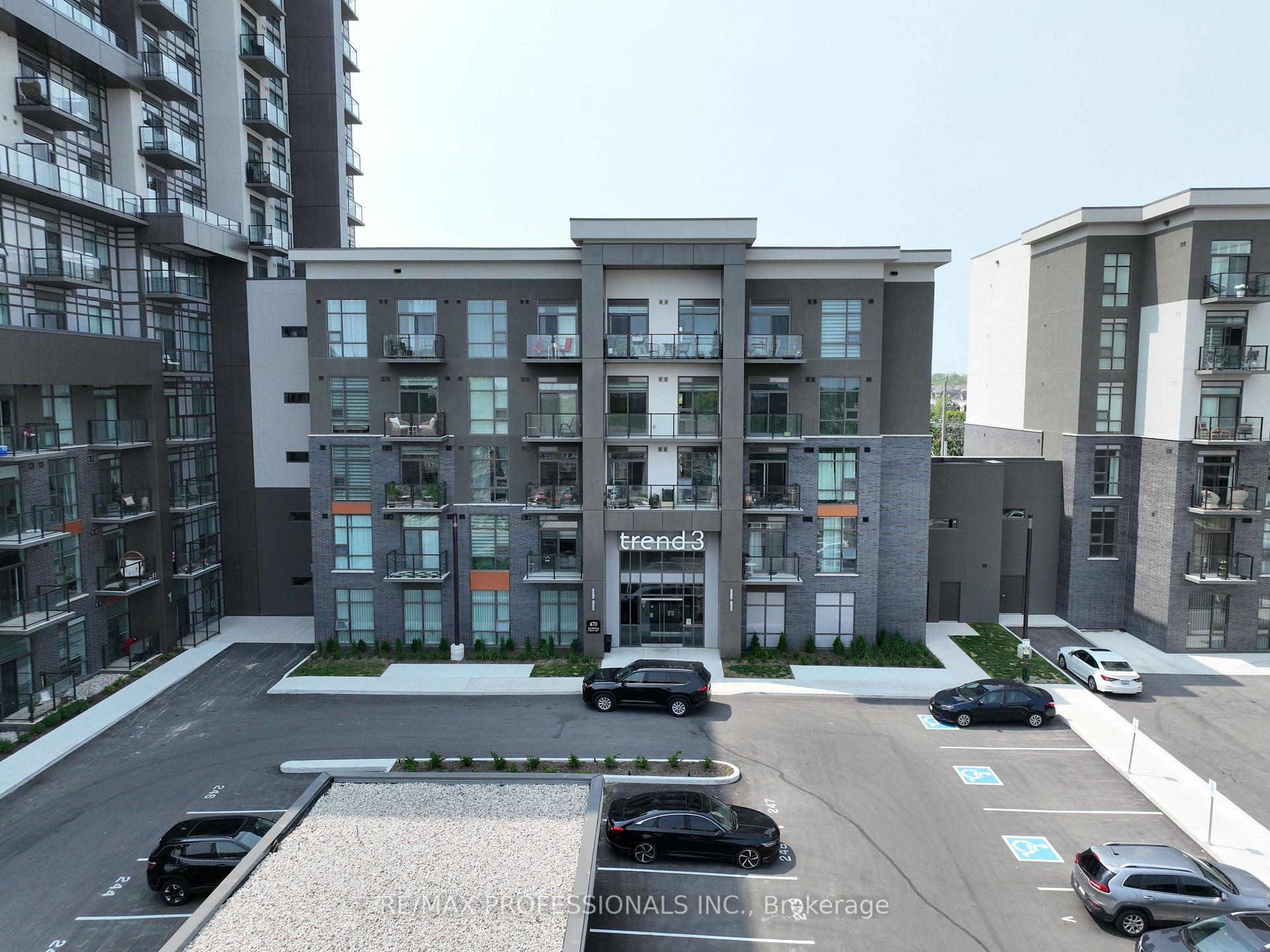Front of Unit 412, 470 Dundas Street E