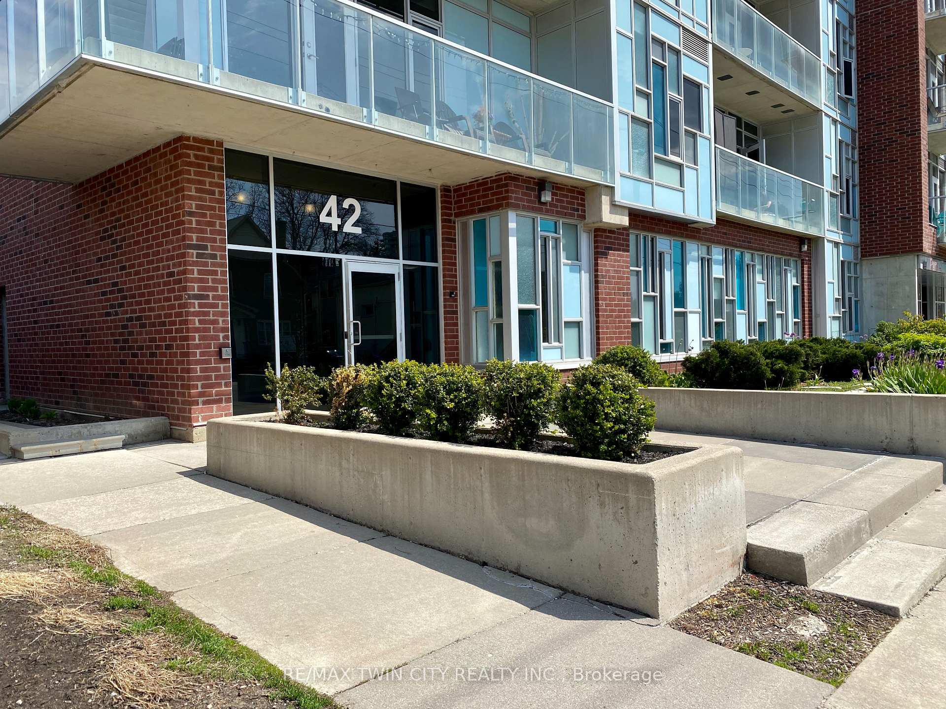Photo 2 of Unit 309, 42 Bridgeport Road E, Waterloo — HOMEH