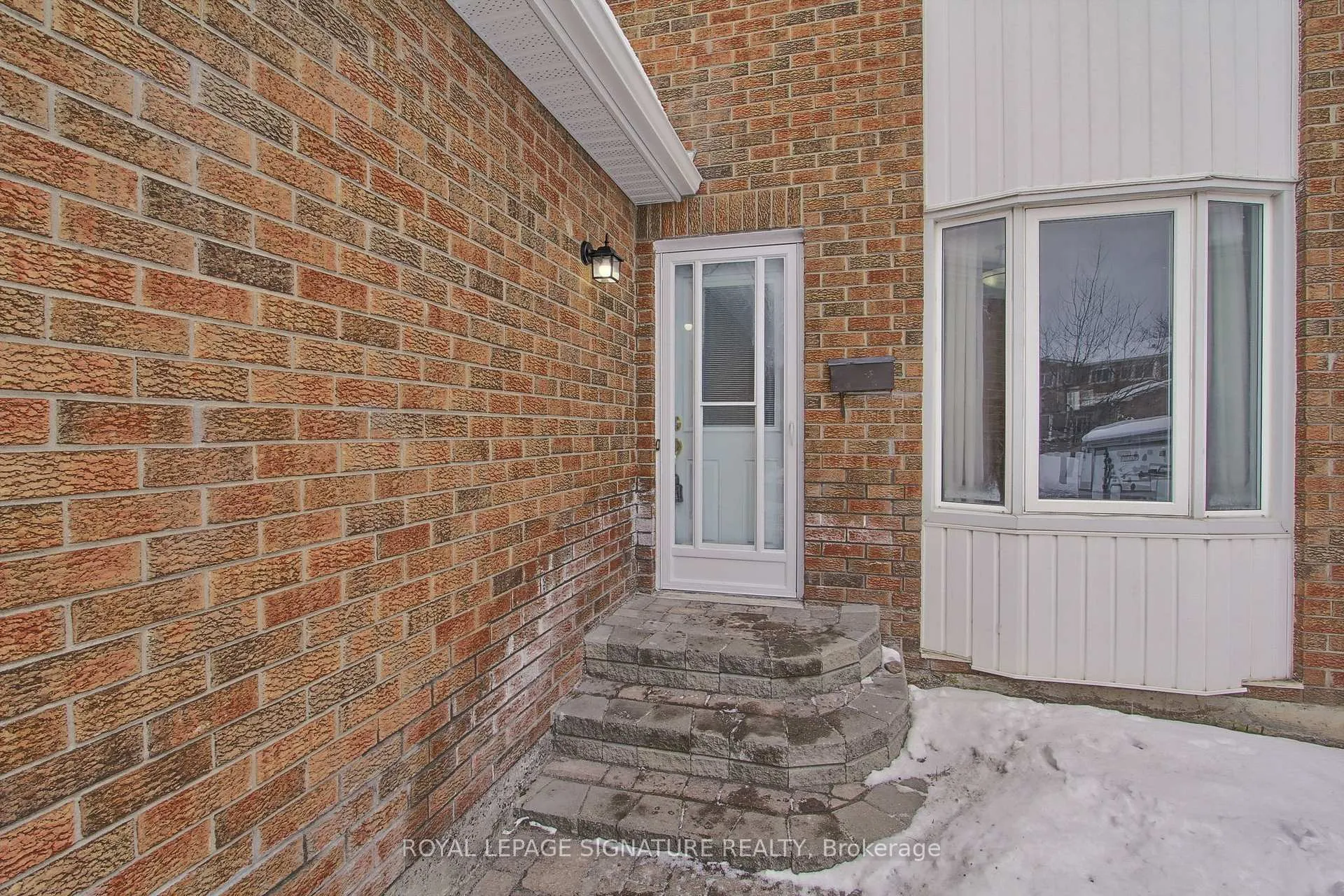 Photo 5 of 6 Driftwood Crescent, Brampton, Heart Lake East — HOMEH
