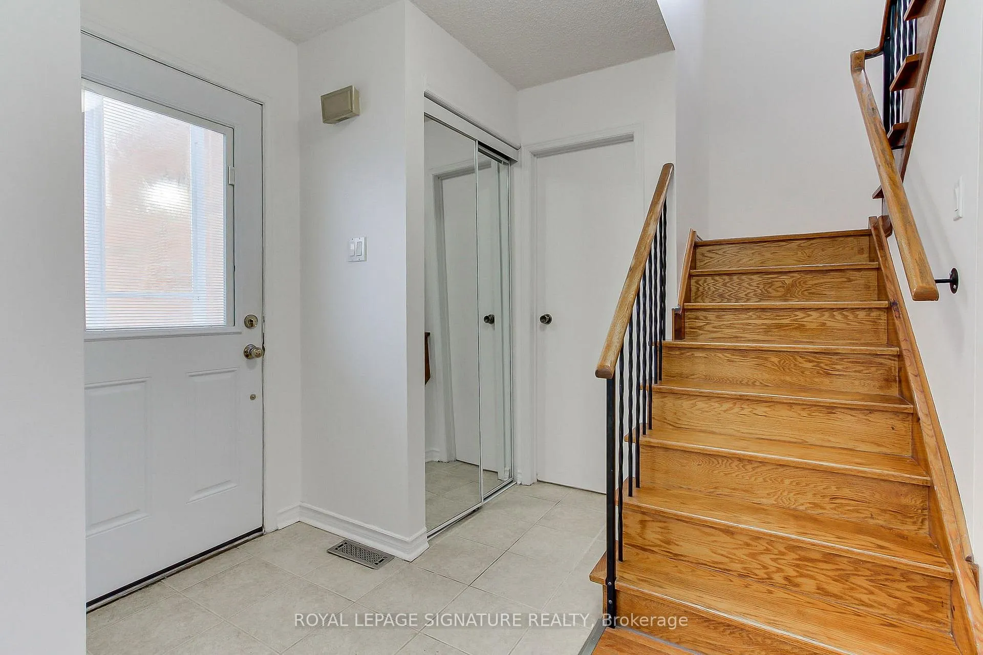 Photo 7 of 6 Driftwood Crescent, Brampton, Heart Lake East — HOMEH