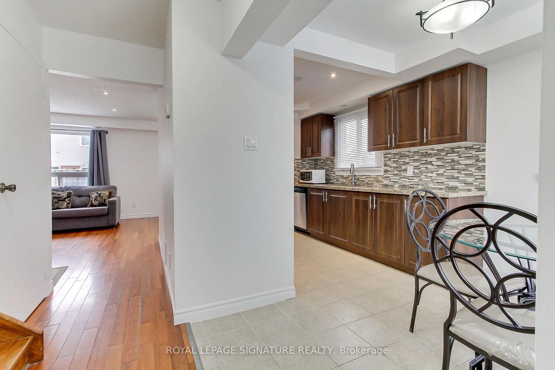 Photo 8 of 6 Driftwood Crescent, Brampton, Heart Lake East — HOMEH