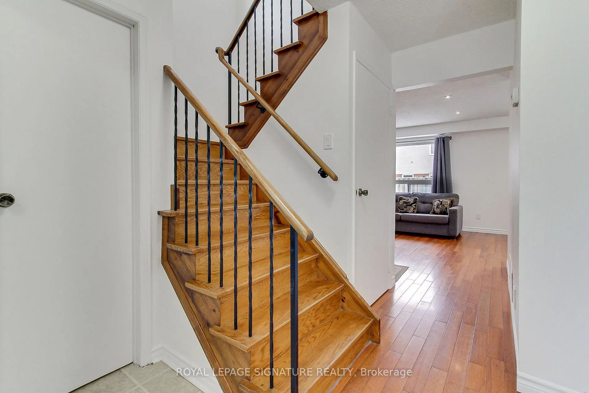 Photo 9 of 6 Driftwood Crescent, Brampton, Heart Lake East — HOMEH