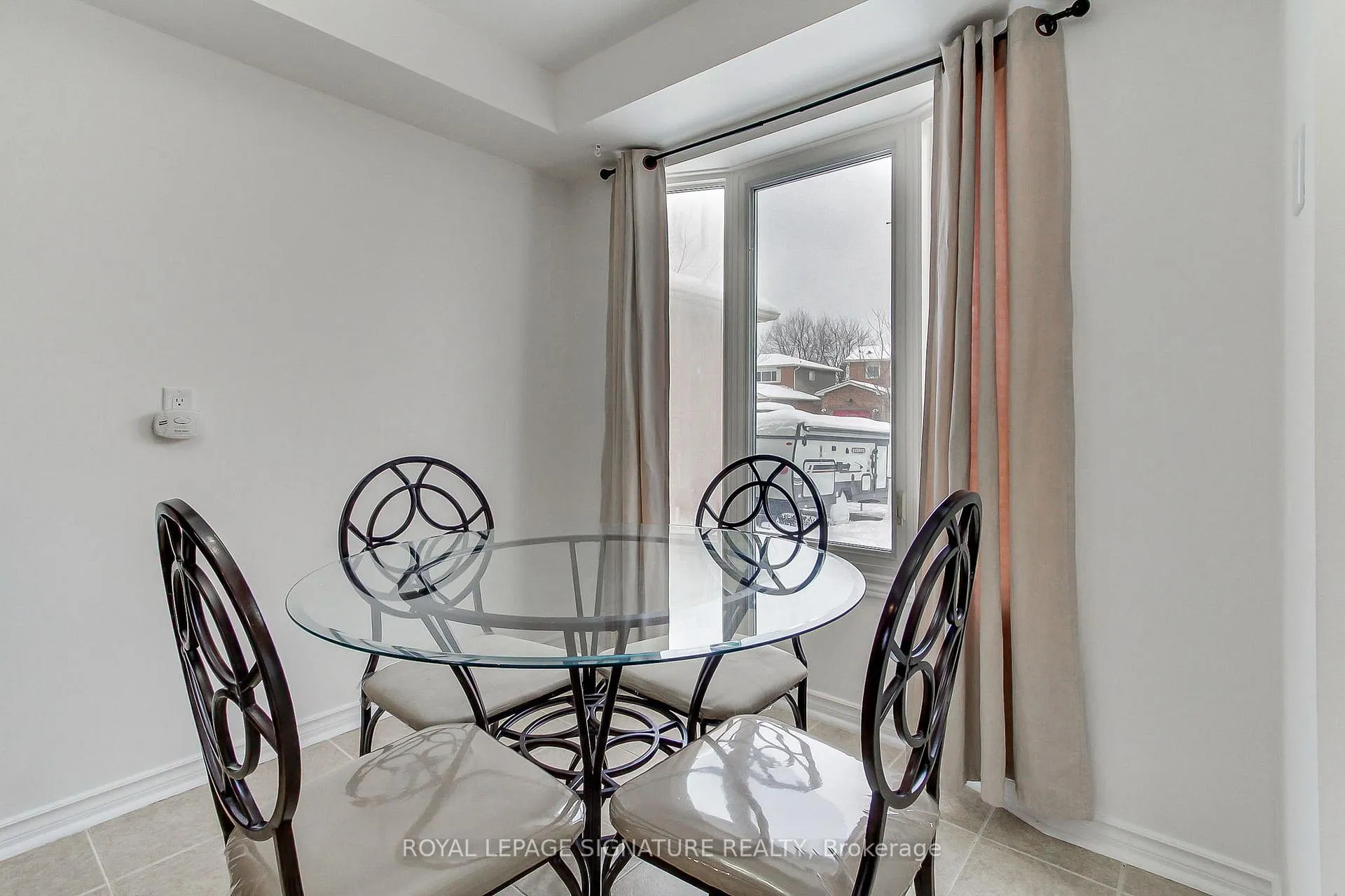 Photo 11 of 6 Driftwood Crescent, Brampton, Heart Lake East — HOMEH