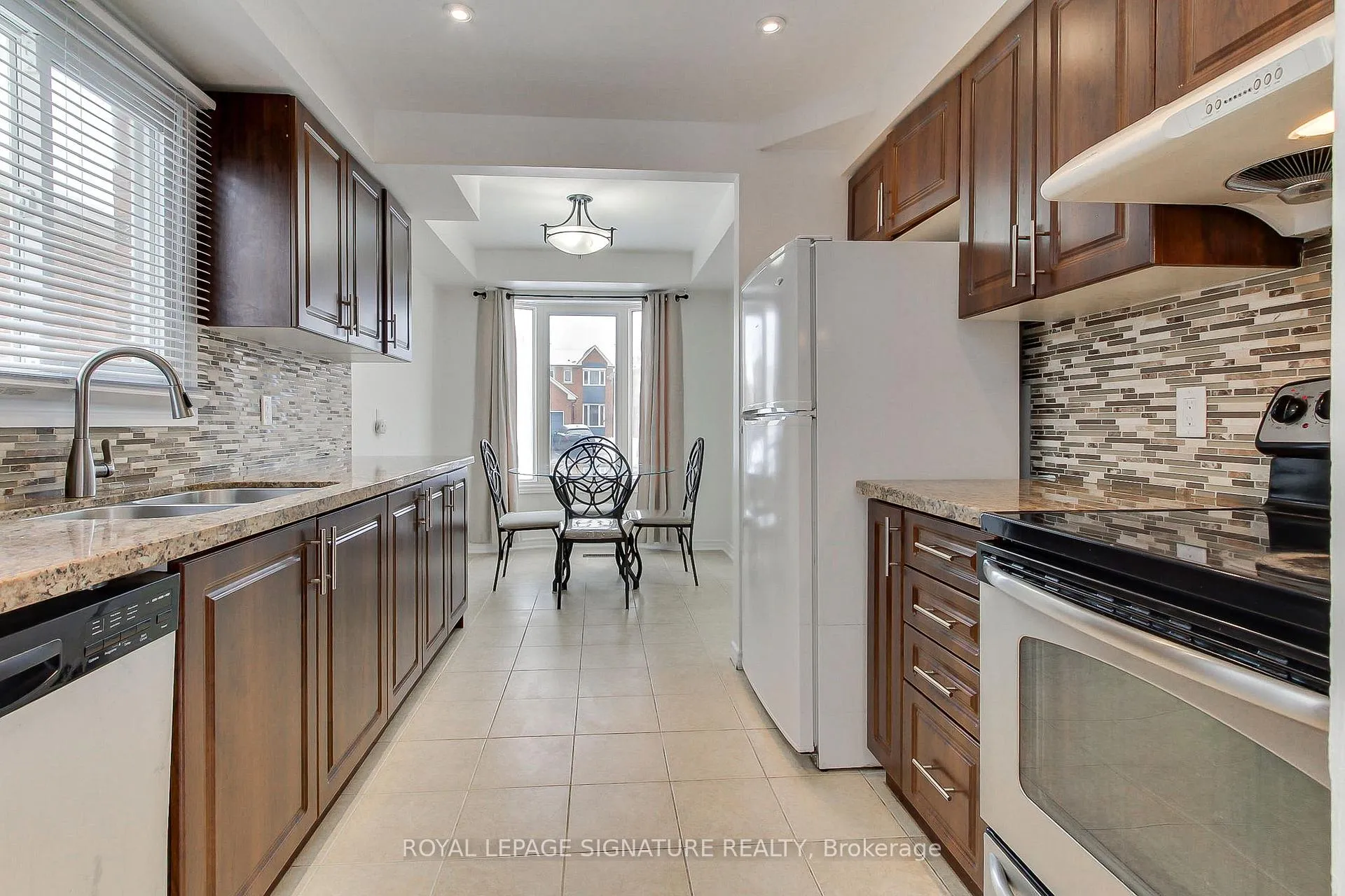 Photo 12 of 6 Driftwood Crescent, Brampton, Heart Lake East — HOMEH