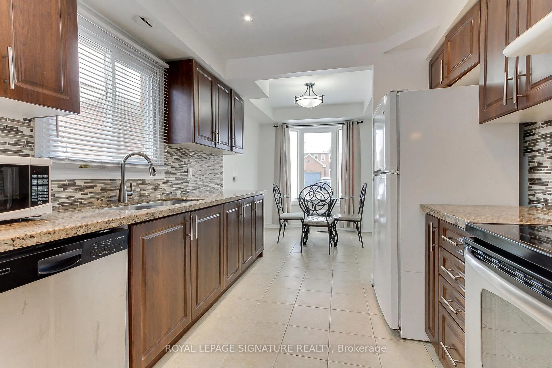 Photo 13 of 6 Driftwood Crescent, Brampton, Heart Lake East — HOMEH