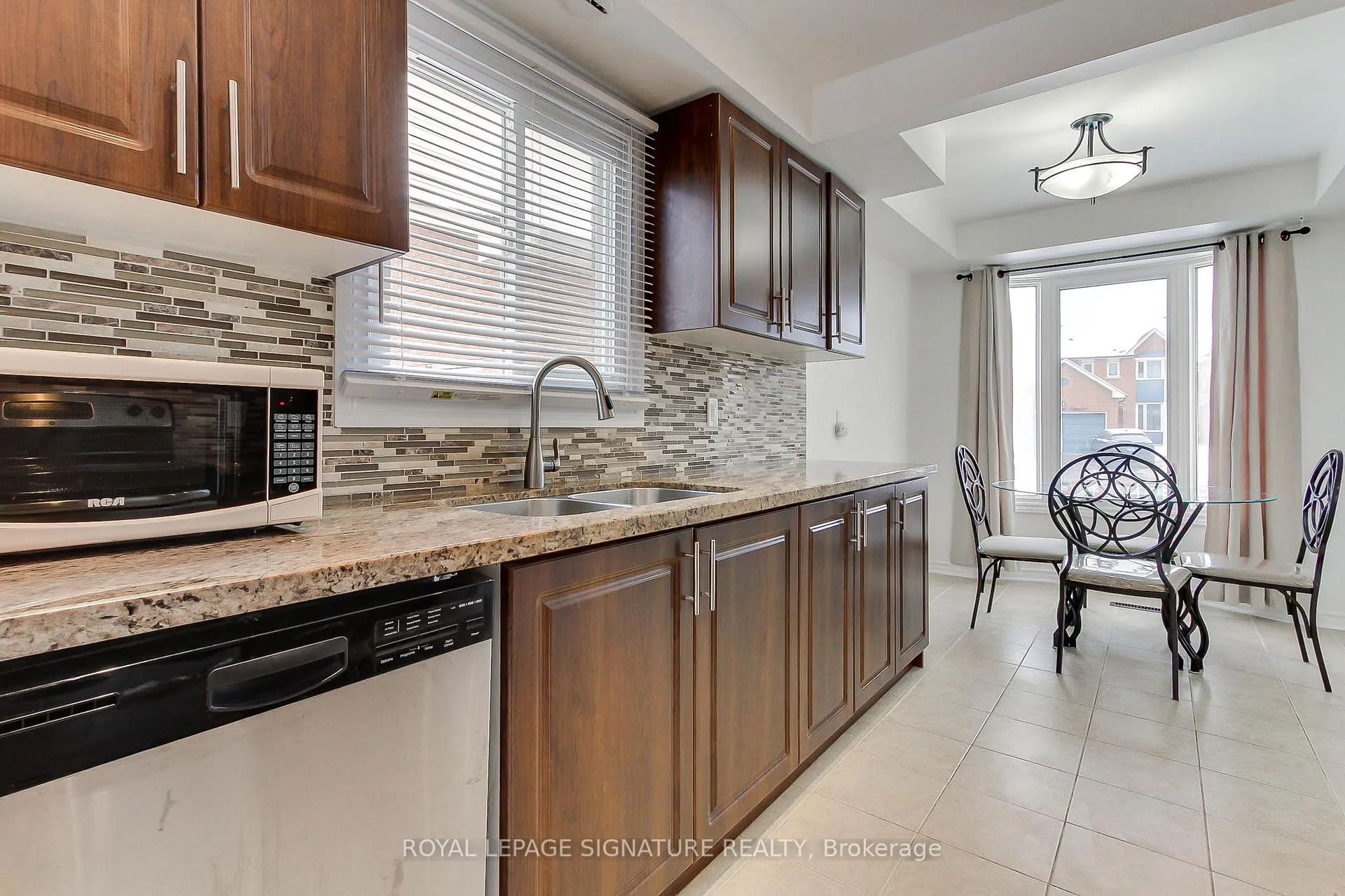Photo 14 of 6 Driftwood Crescent, Brampton, Heart Lake East — HOMEH