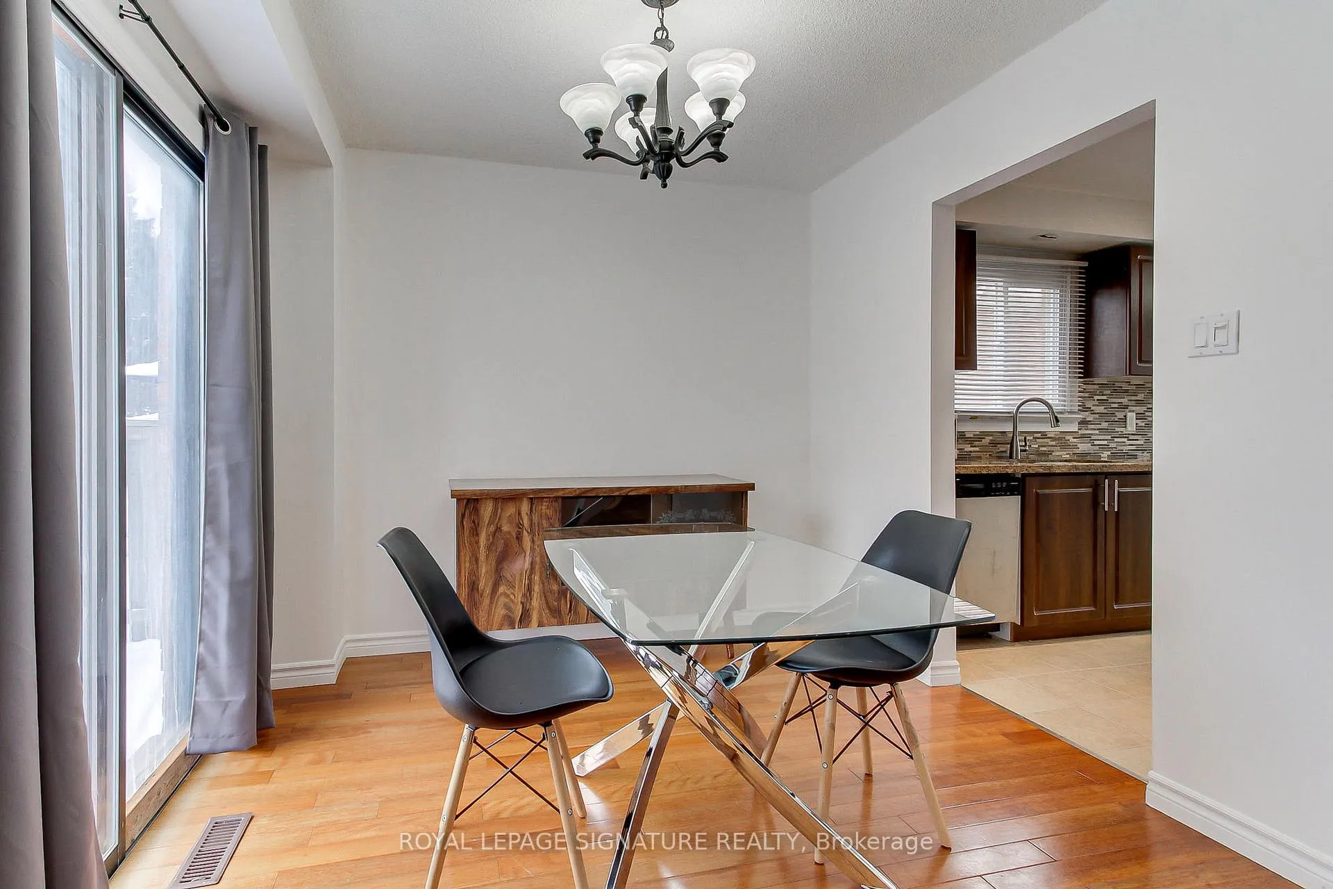 Photo 18 of 6 Driftwood Crescent, Brampton, Heart Lake East — HOMEH