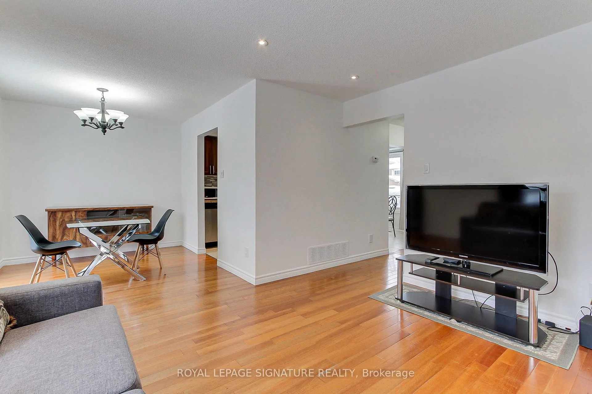 Photo 24 of 6 Driftwood Crescent, Brampton, Heart Lake East — HOMEH