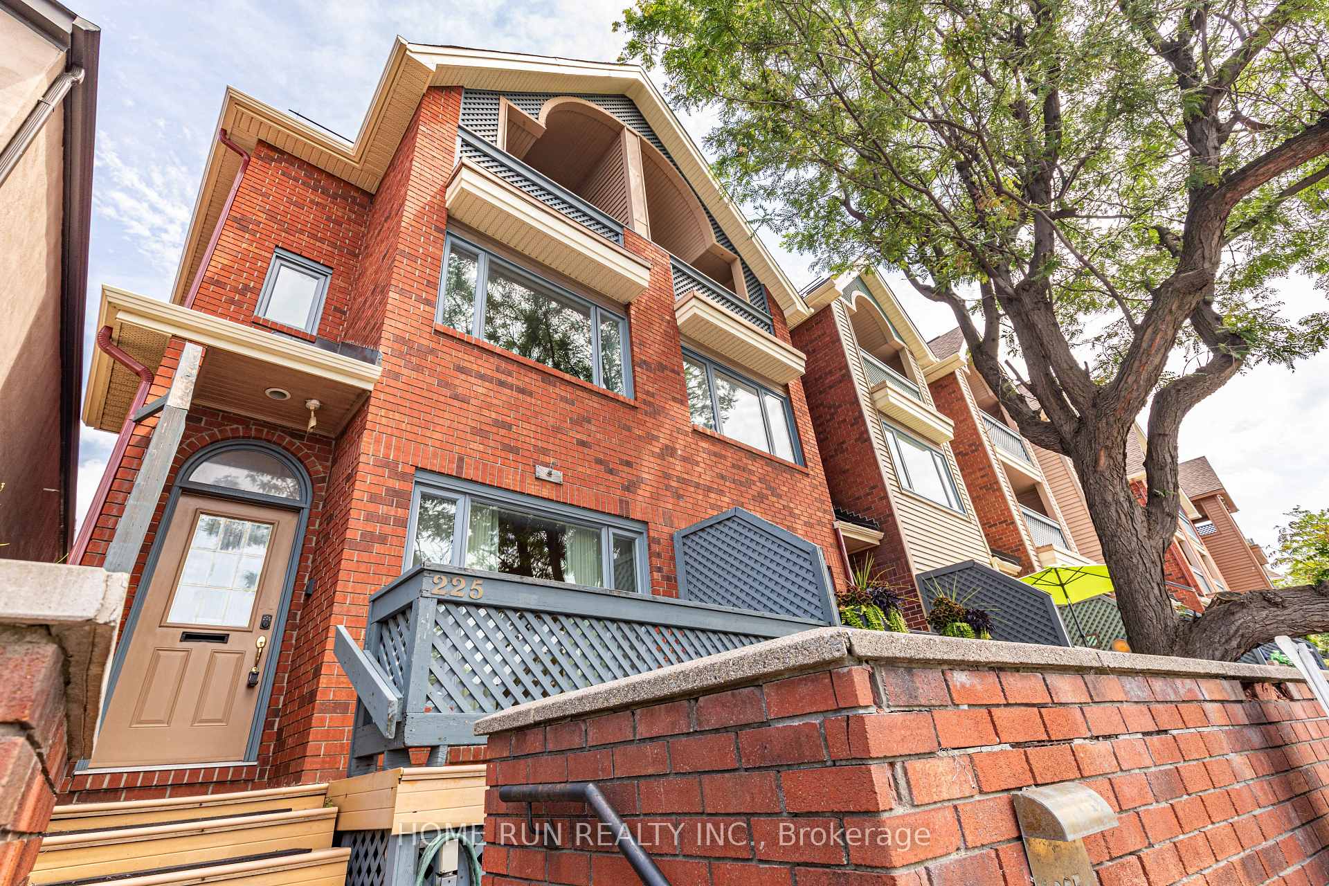 Photo 2 of 225 Echo Drive, Ottawa, Ottawa East — HOMEH