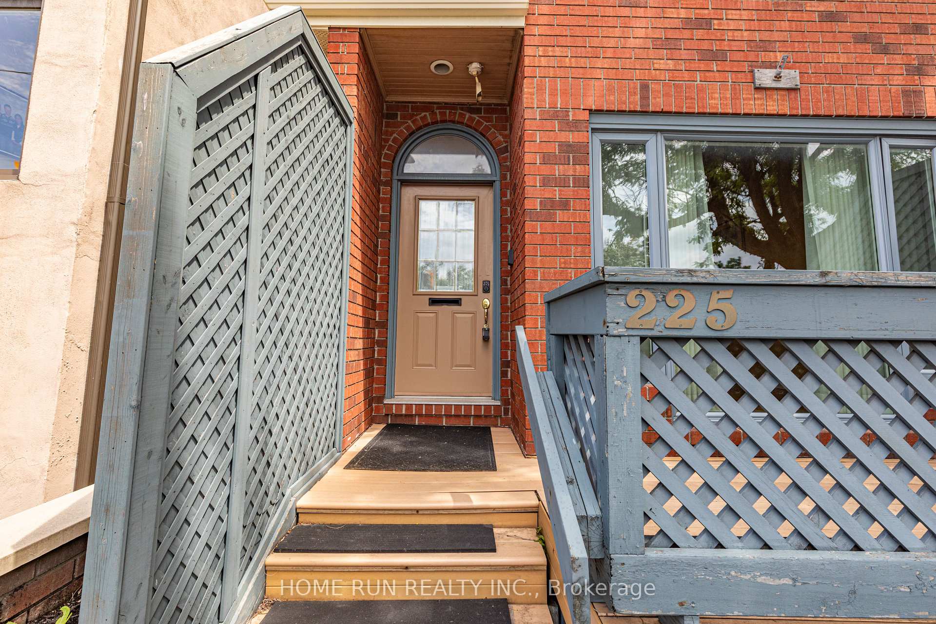 Photo 3 of 225 Echo Drive, Ottawa, Ottawa East — HOMEH