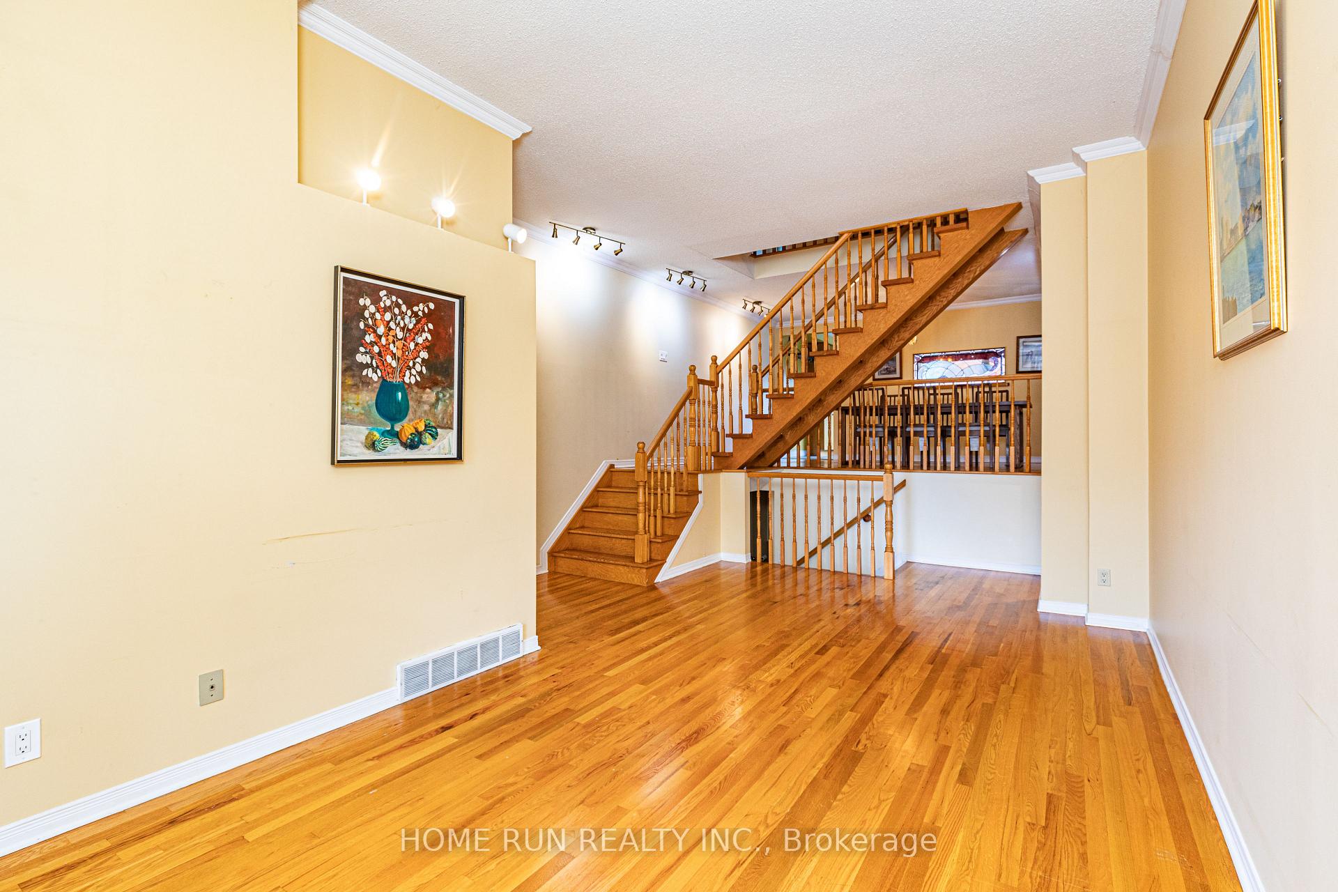 Photo 9 of 225 Echo Drive, Ottawa, Ottawa East — HOMEH