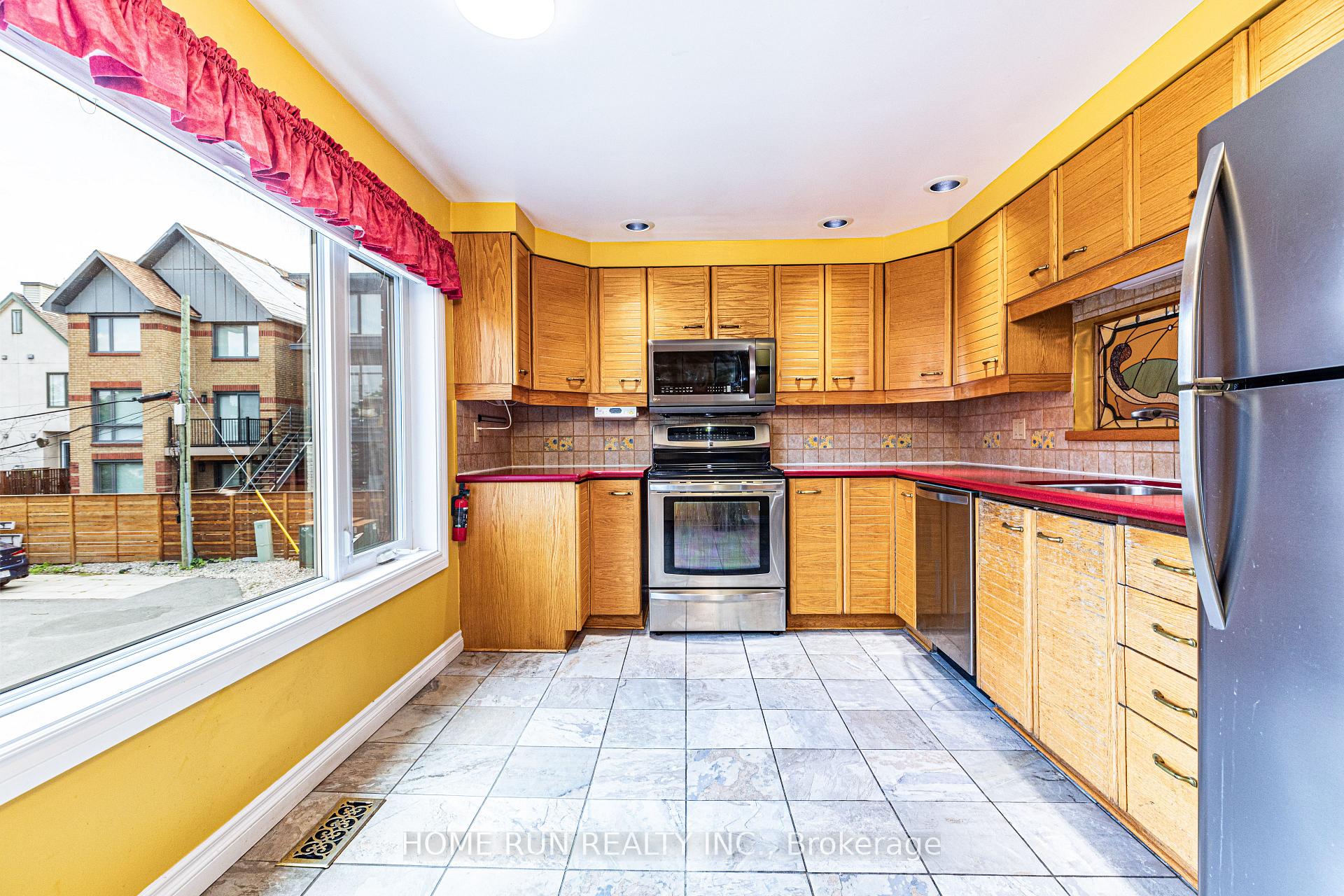 Photo 11 of 225 Echo Drive, Ottawa, Ottawa East — HOMEH