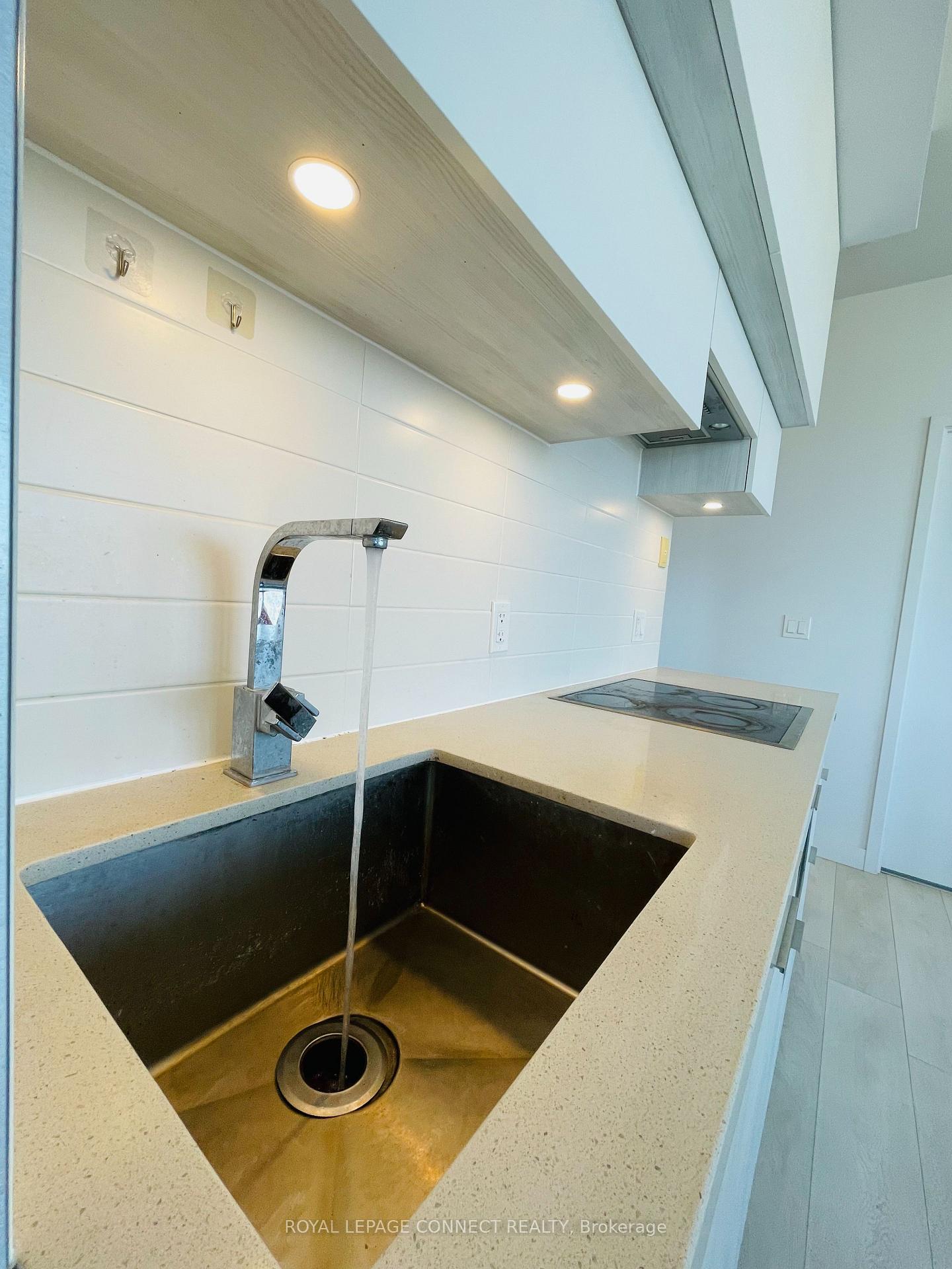 Photo 20 of Unit 4708, 8 Eglinton Avenue E, Toronto, Mount Pleasant East — HOMEH