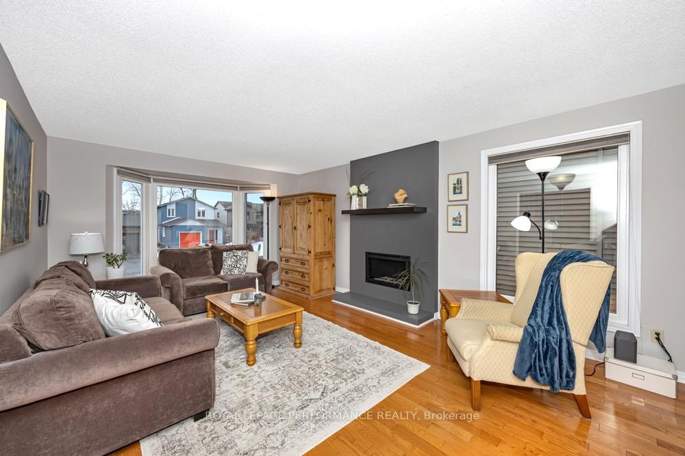 Photo 10 of 15 Homestead Street, Ottawa, Borden Farm/Stewart Farm/Carleton Heights/Parkwood Hills — HOMEH