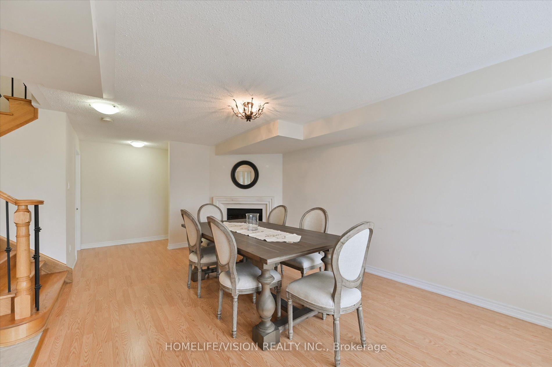 Photo 4 of 151 Zokol Drive, Aurora, Bayview Northeast — HOMEH