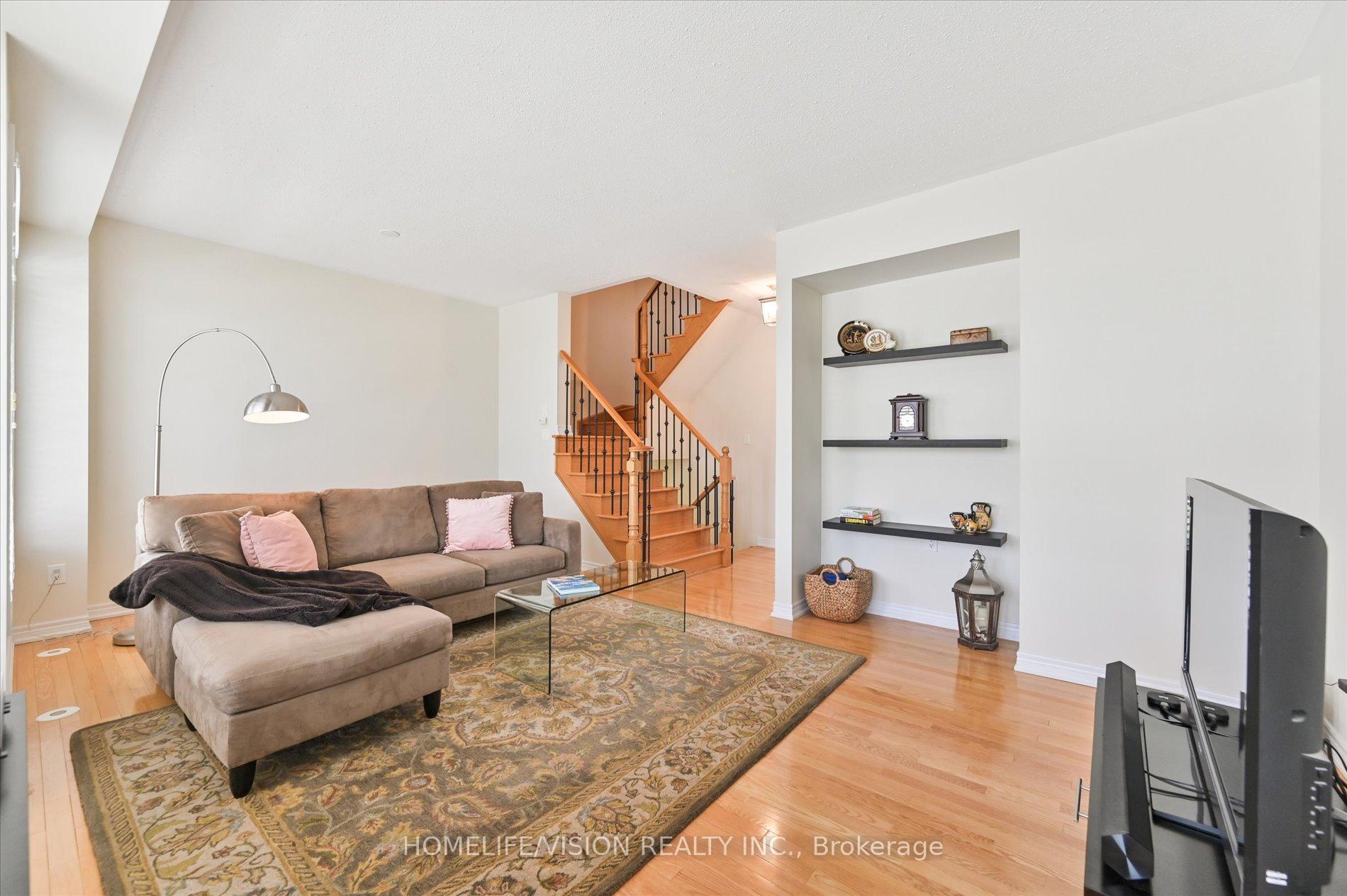 Photo 10 of 151 Zokol Drive, Aurora, Bayview Northeast — HOMEH