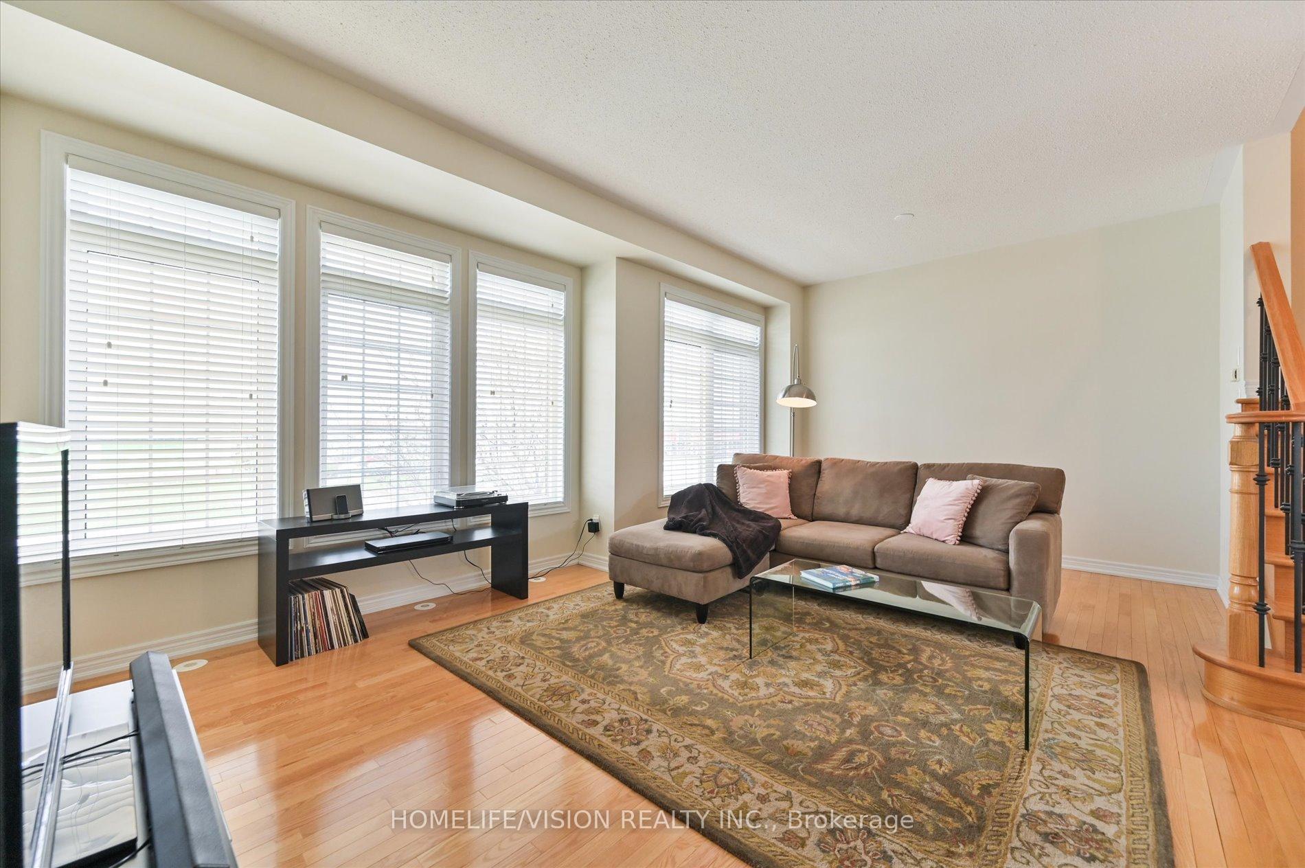 Photo 11 of 151 Zokol Drive, Aurora, Bayview Northeast — HOMEH