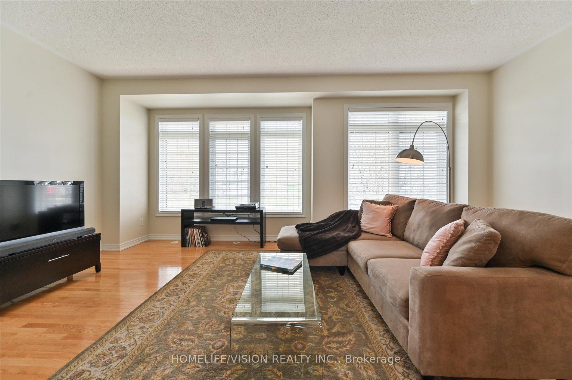 Photo 12 of 151 Zokol Drive, Aurora, Bayview Northeast — HOMEH