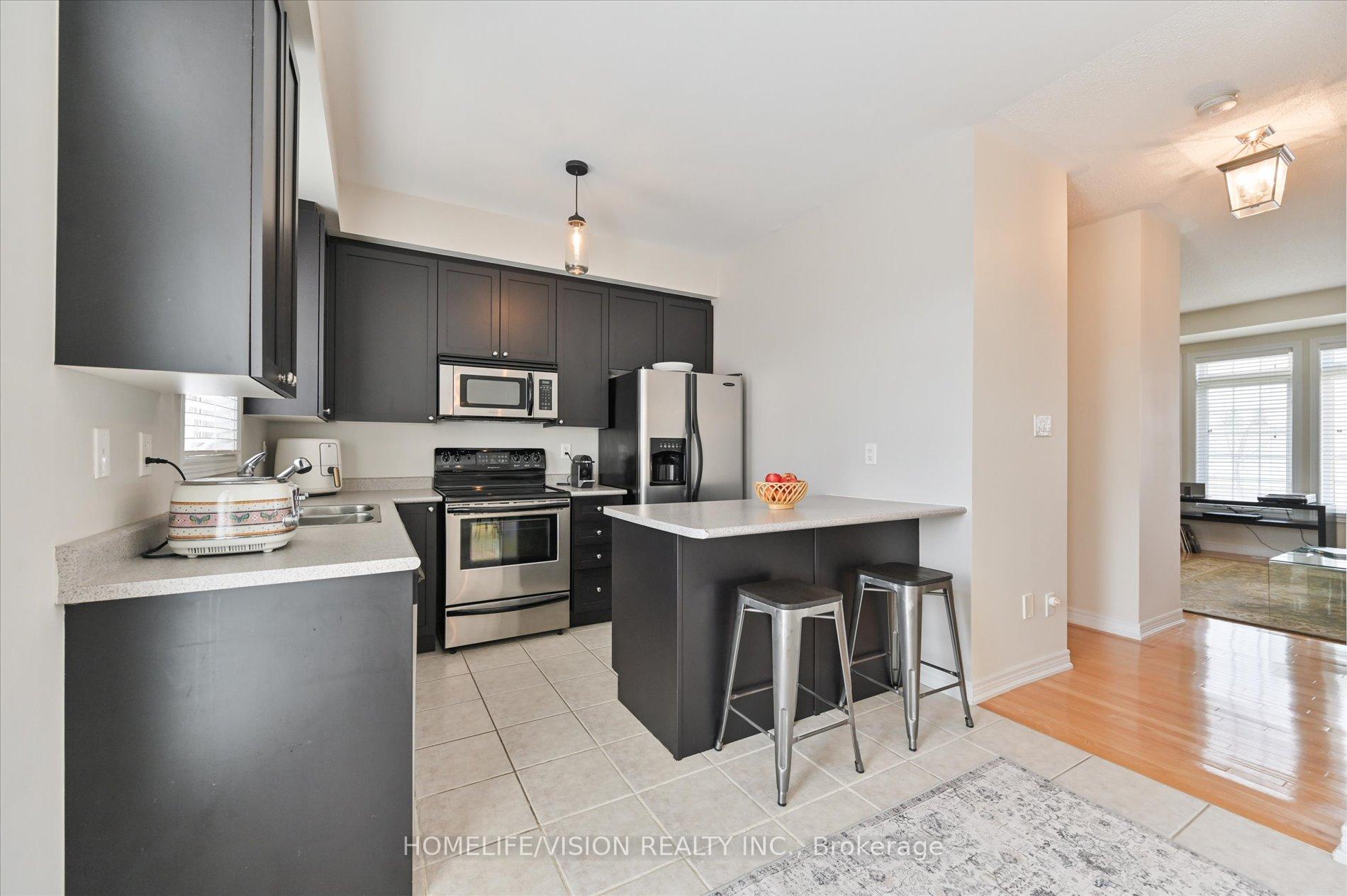 Photo 13 of 151 Zokol Drive, Aurora, Bayview Northeast — HOMEH